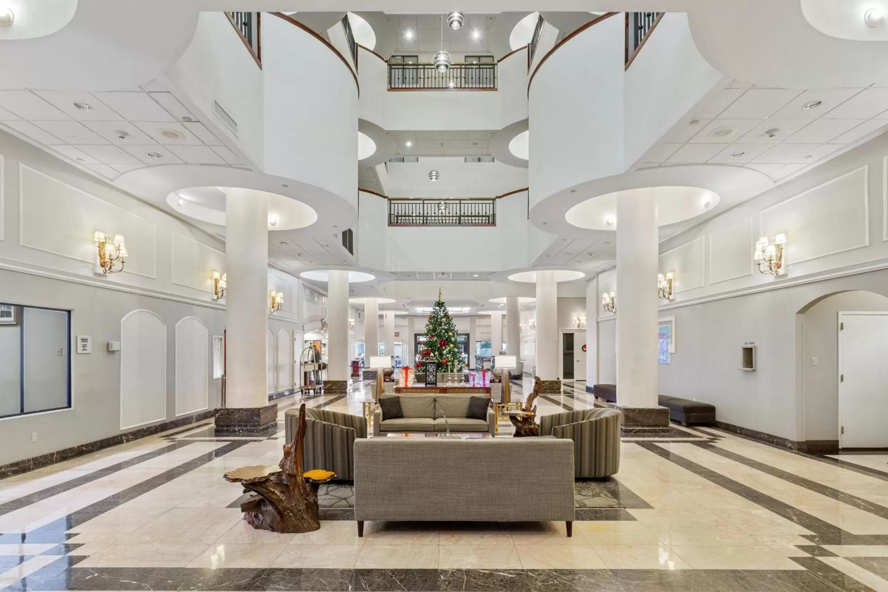 Property building, Lobby/Reception in Wyndham Garden Baronne Plaza