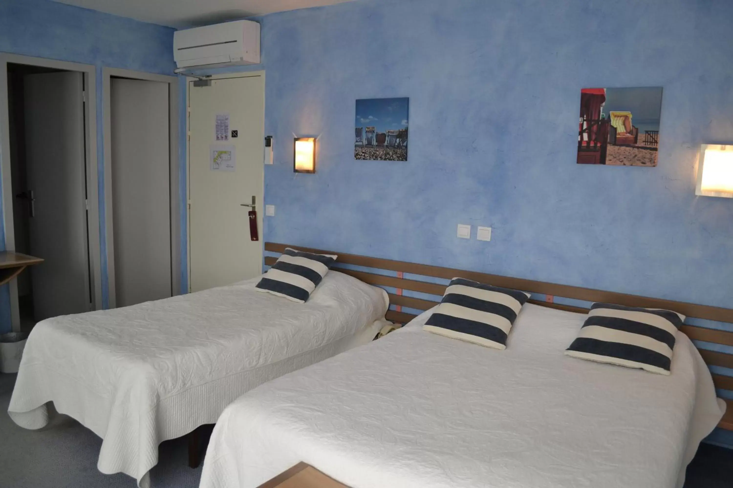 Bed in Noemys Gradignan - ex Cit'Hotel Le Chalet Lyrique
