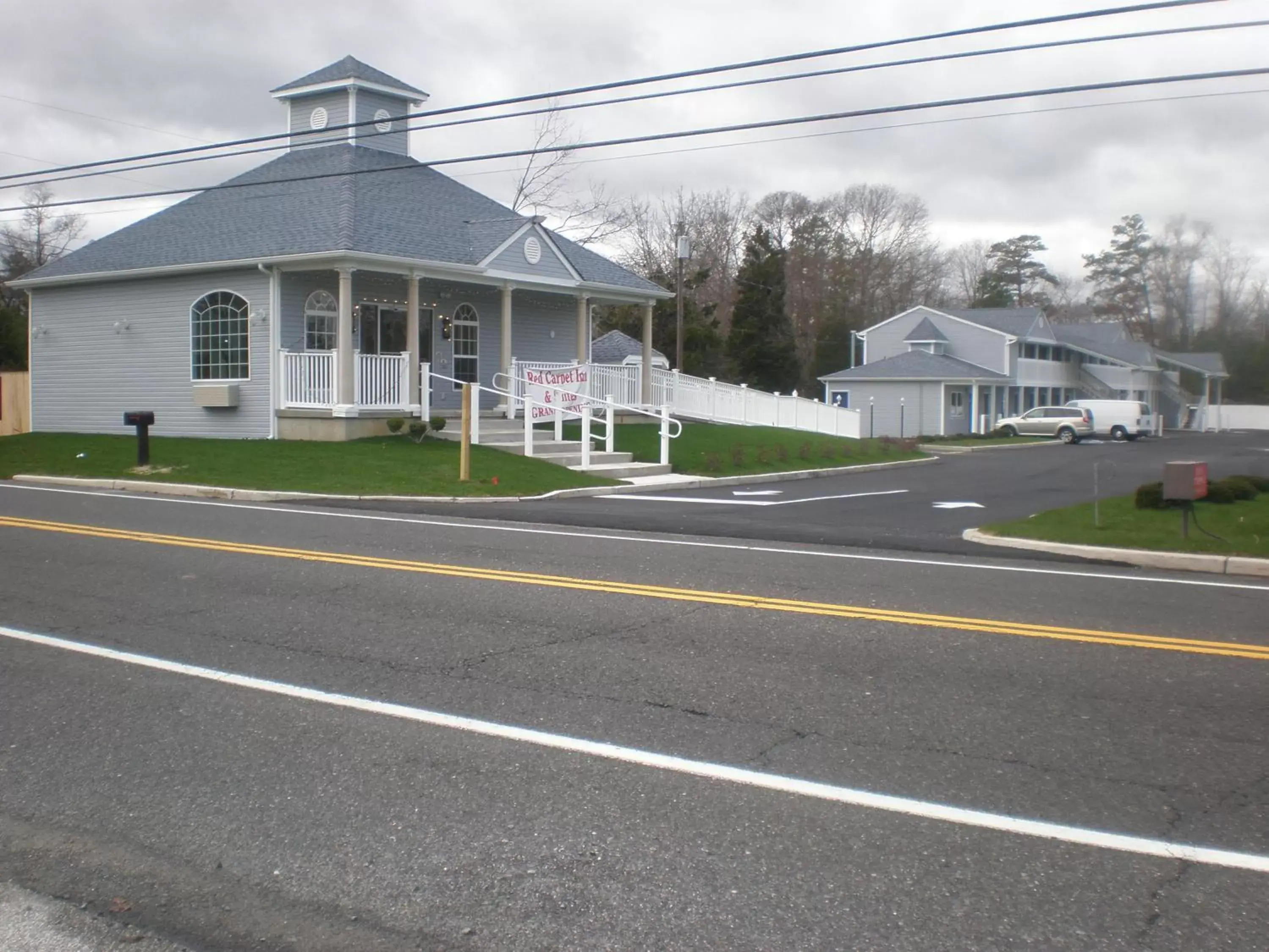 Facade/entrance, Property Building in Village Inn & Suites - Smithville