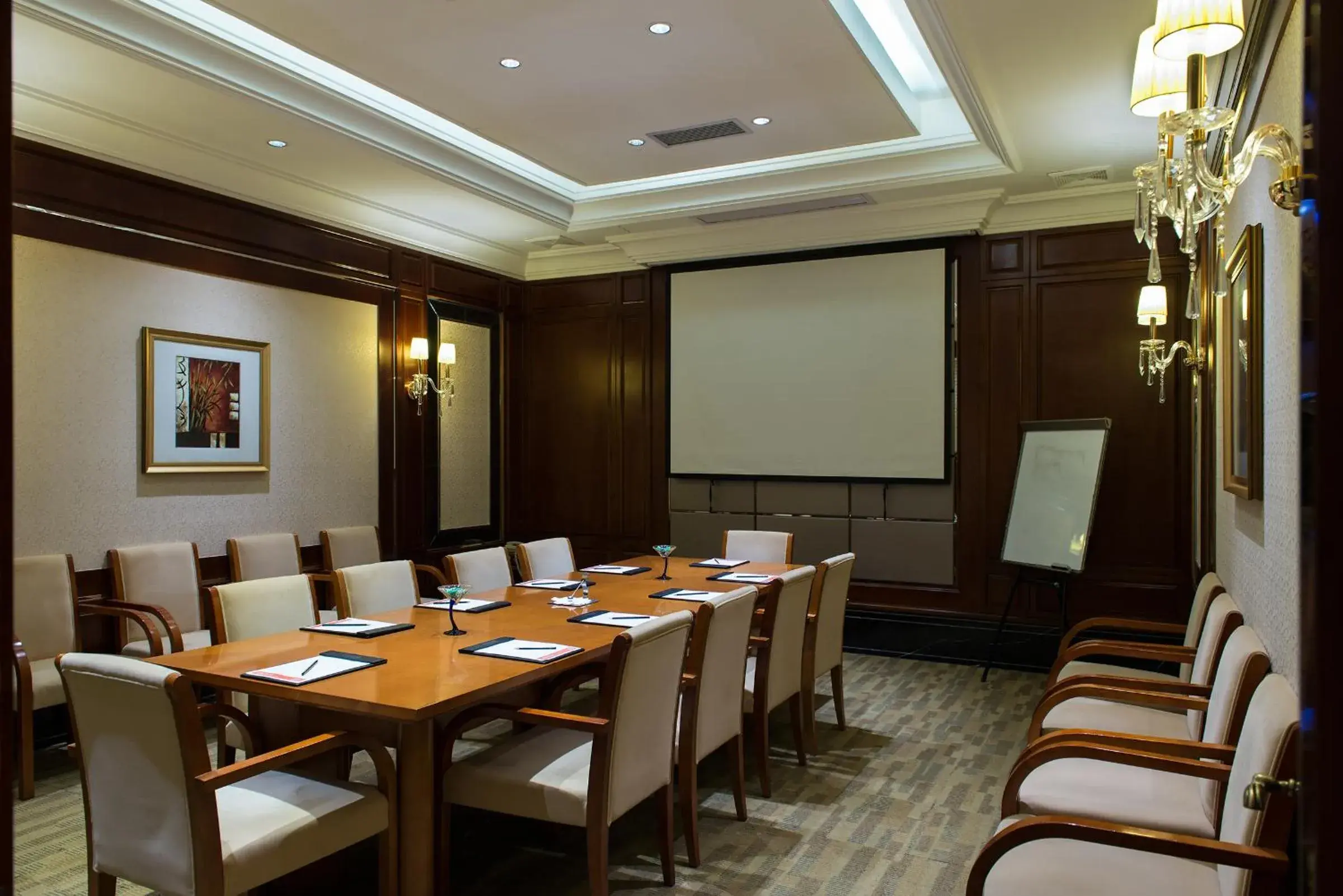 Meeting/conference room in Ramada Plaza Optics Valley Hotel Wuhan (Best of Ramada Worldwide)