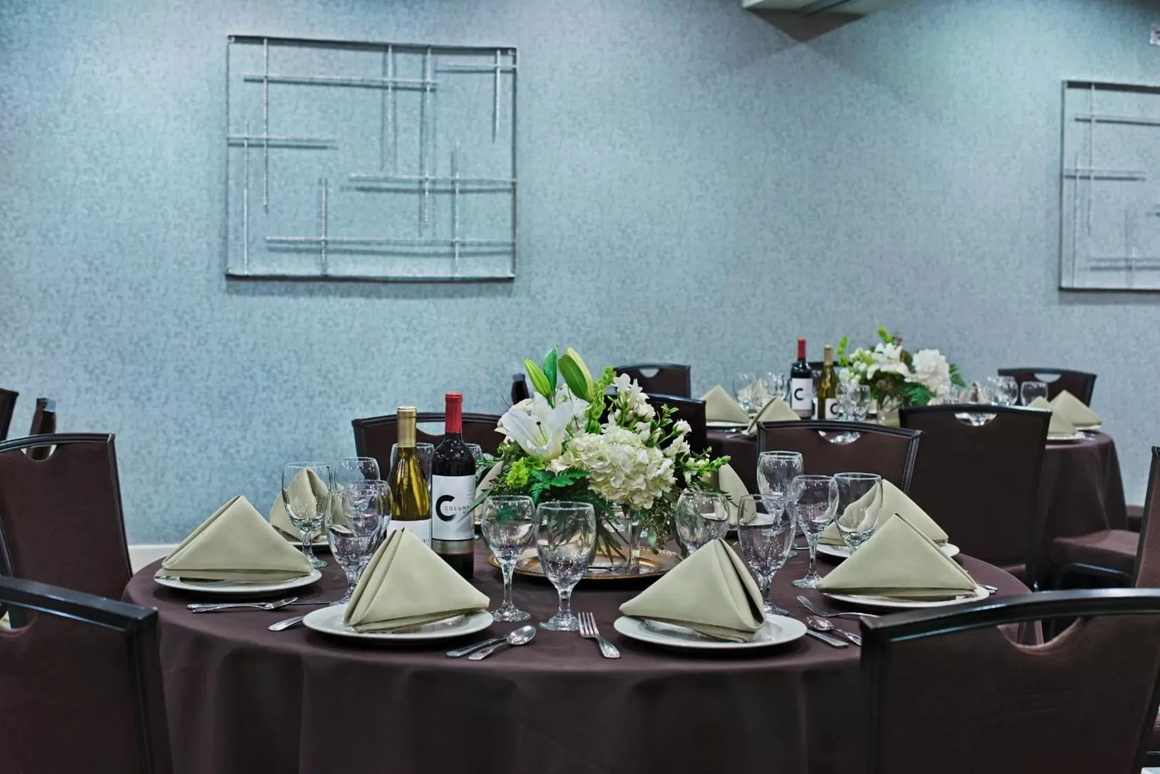 Food and drinks in Oxford Suites Silverdale Food and drinks in Oxford Suites Silverdale