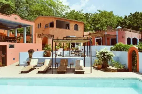 Property building, Swimming Pool in El Jardin