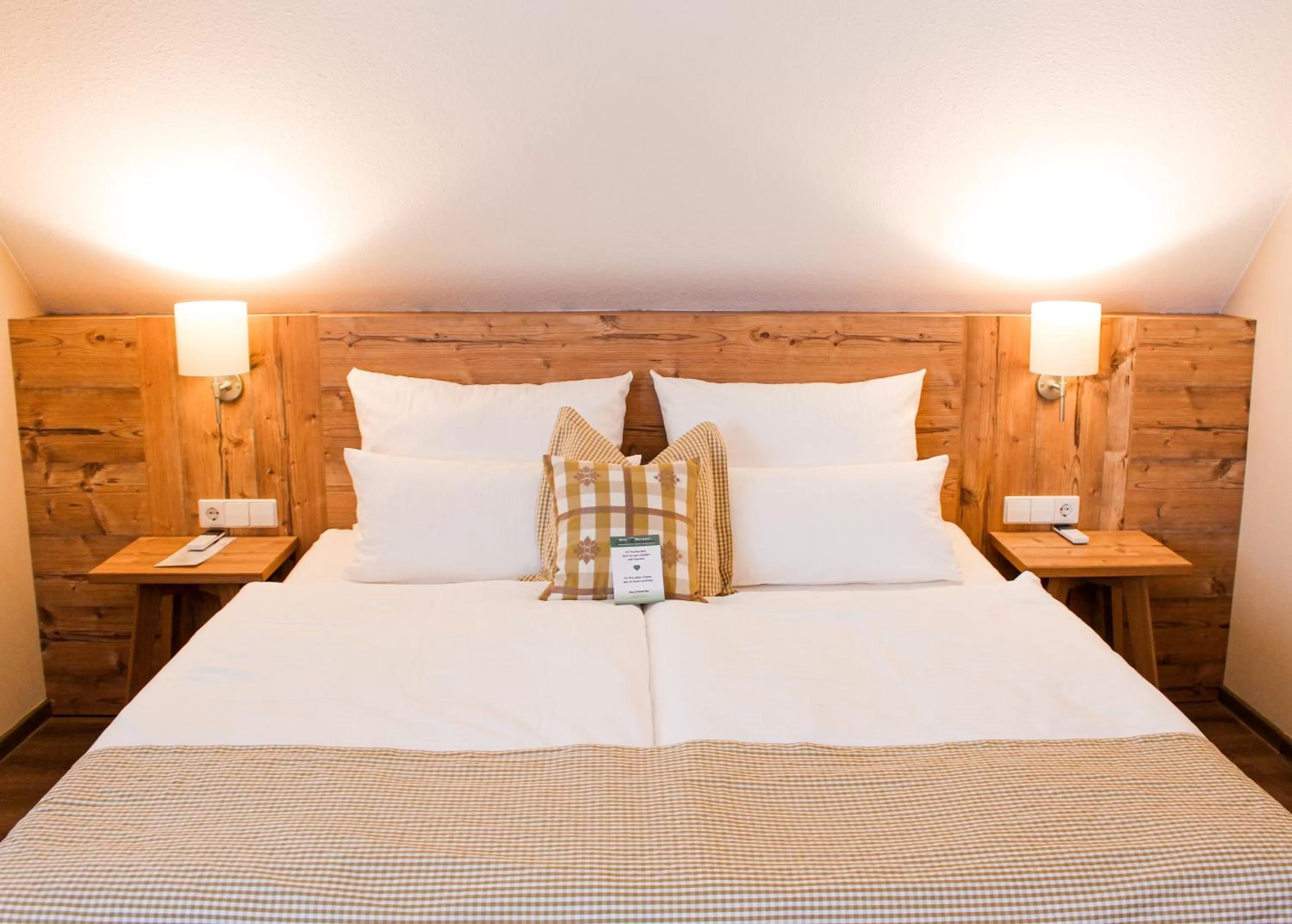 Bed in Hotel & Restaurant Zum Reussenstein