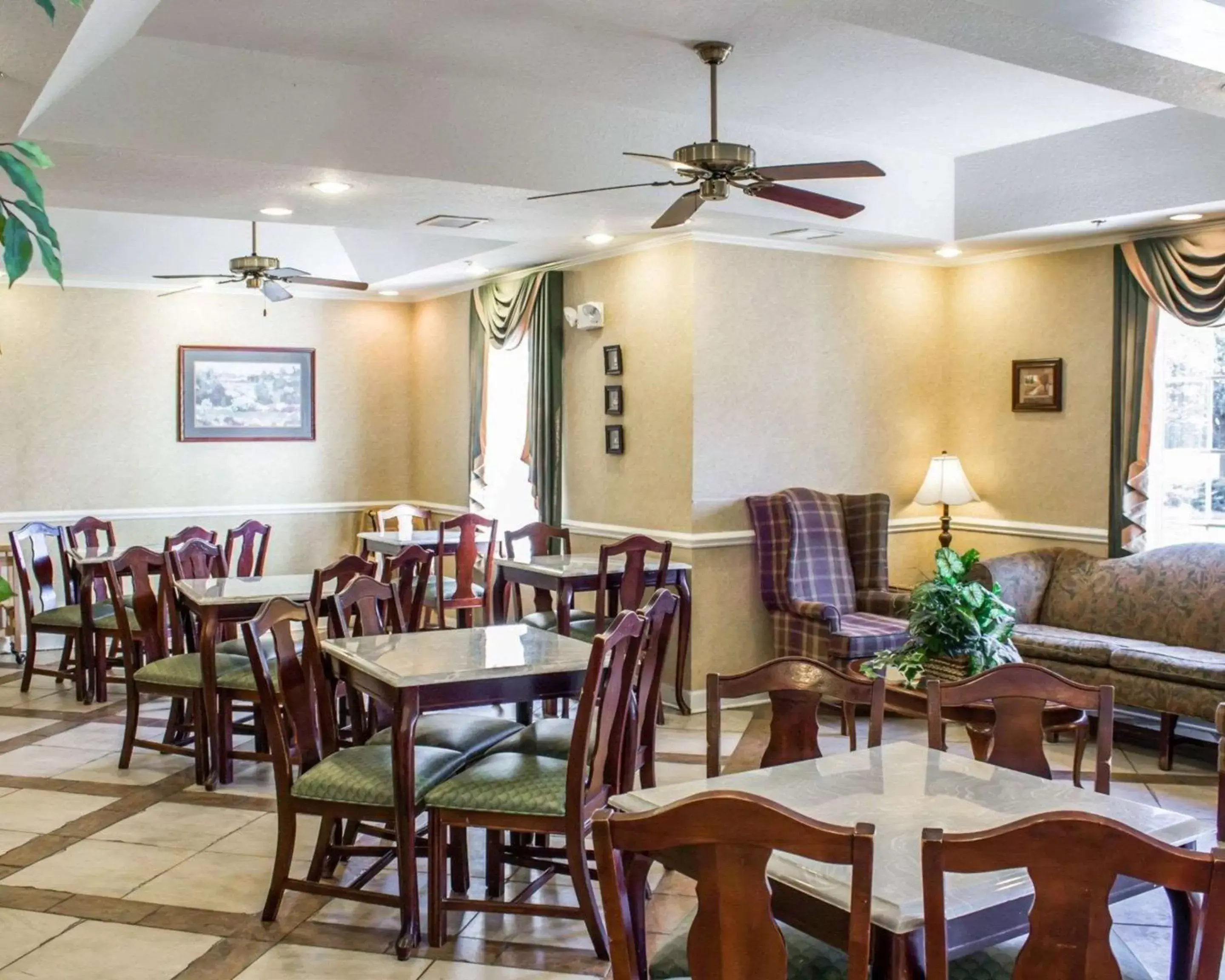 Restaurant/Places to Eat in Quality Inn near Seymour Johnson AFB