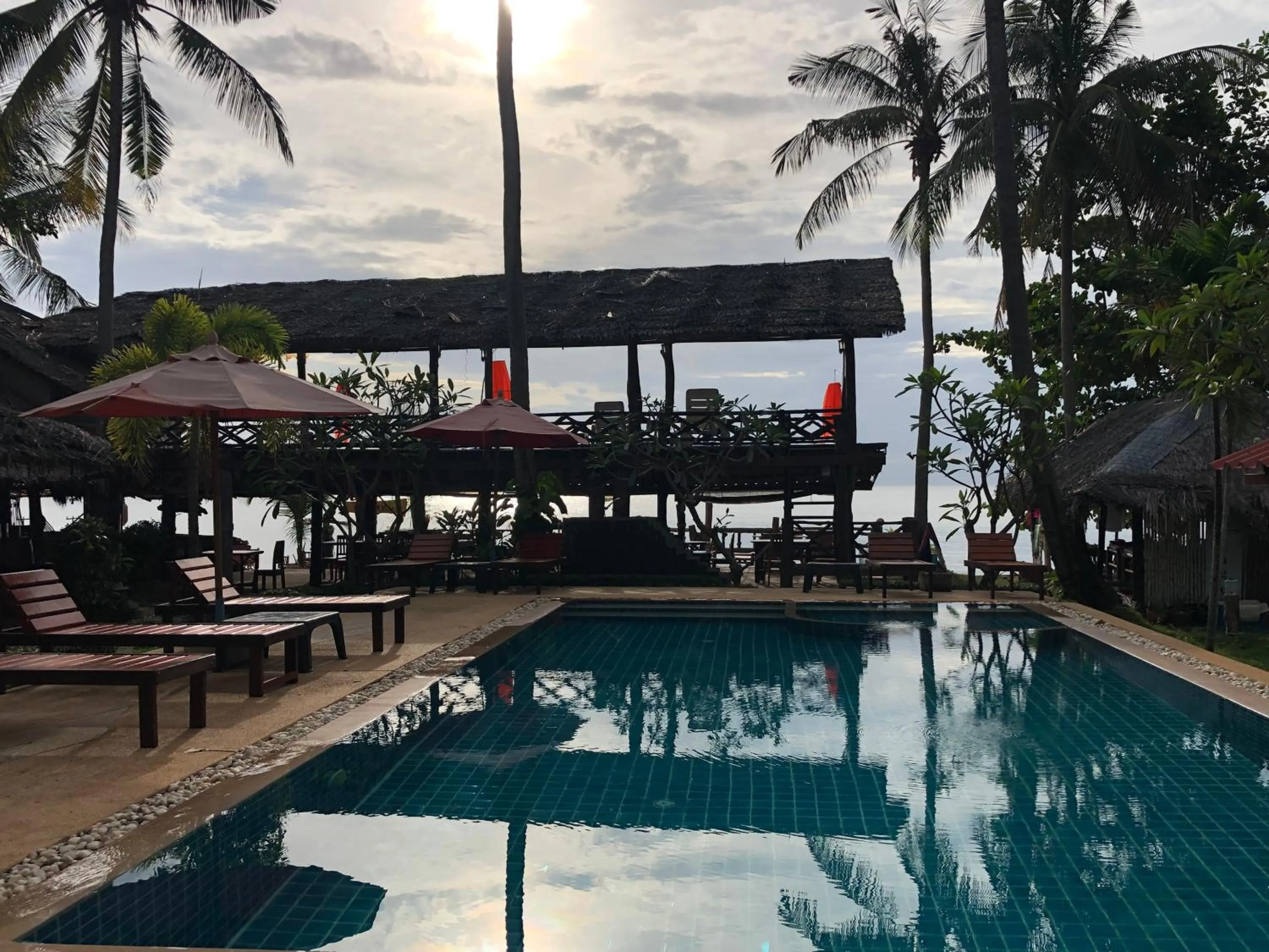 Swimming pool in Moonwalk Lanta Resort