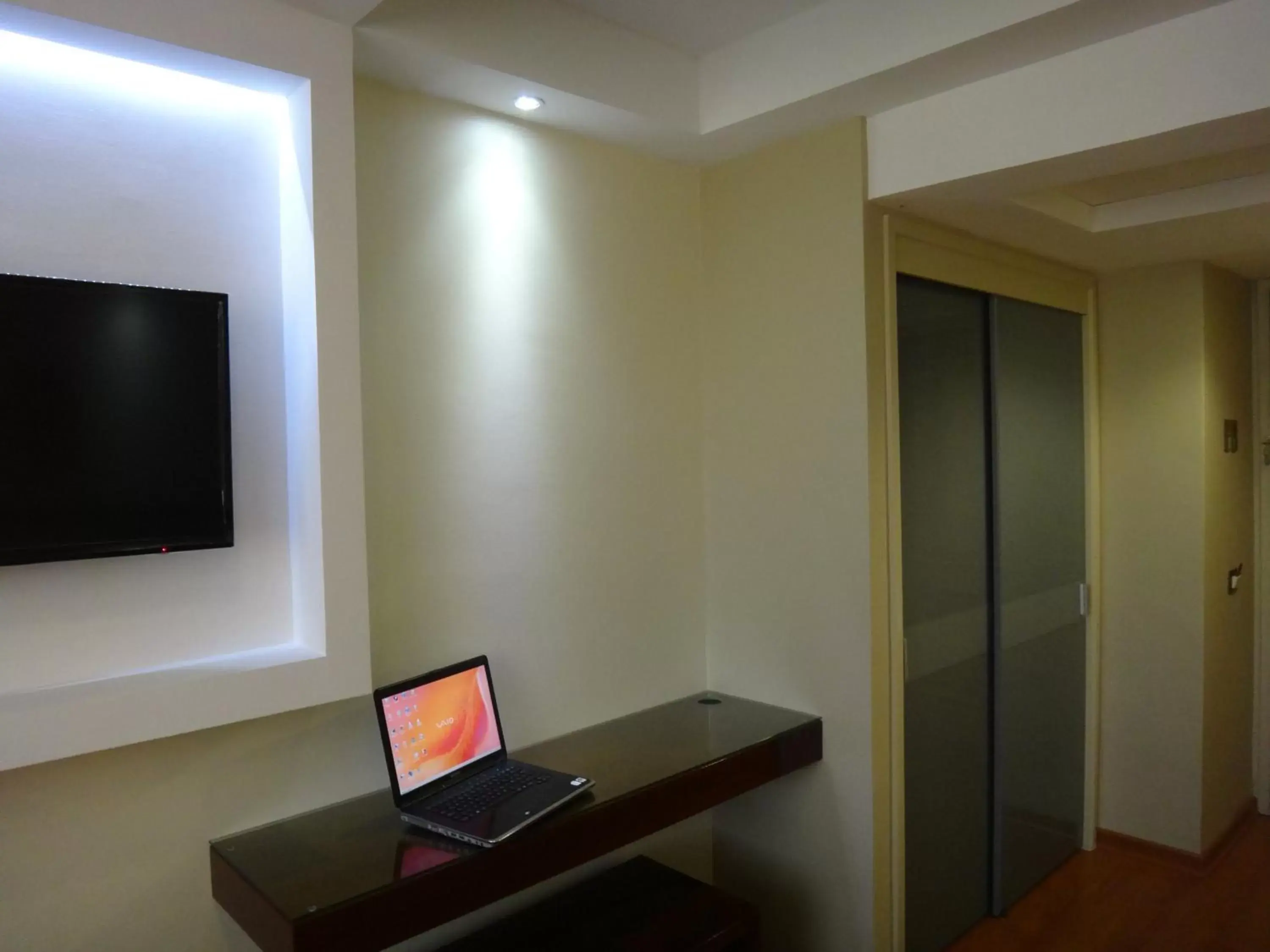 Bedroom, TV/Entertainment Center in Hotel Libertador