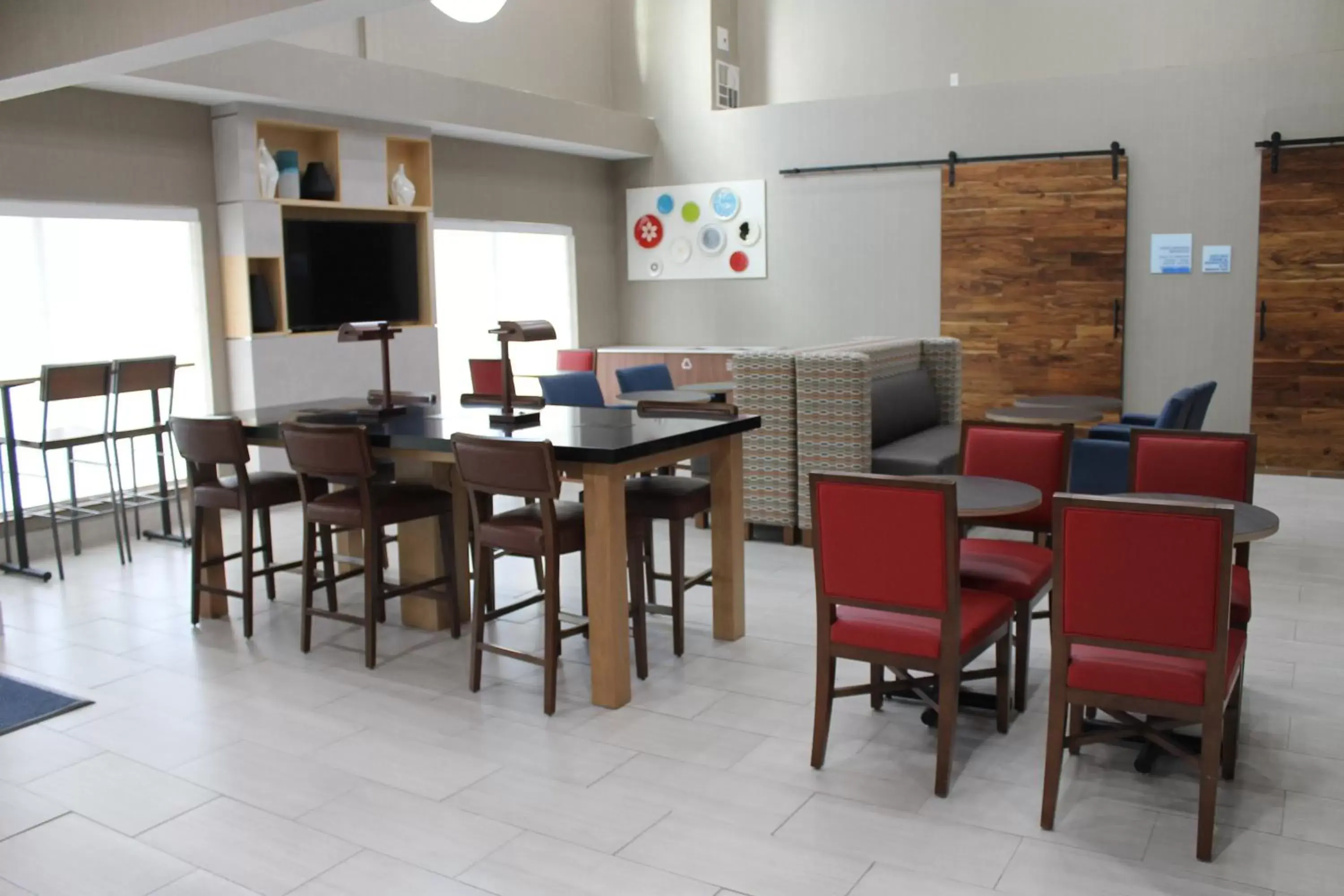 Breakfast, Restaurant/Places to Eat in Holiday Inn Express & Suites - Tulare, an IHG Hotel