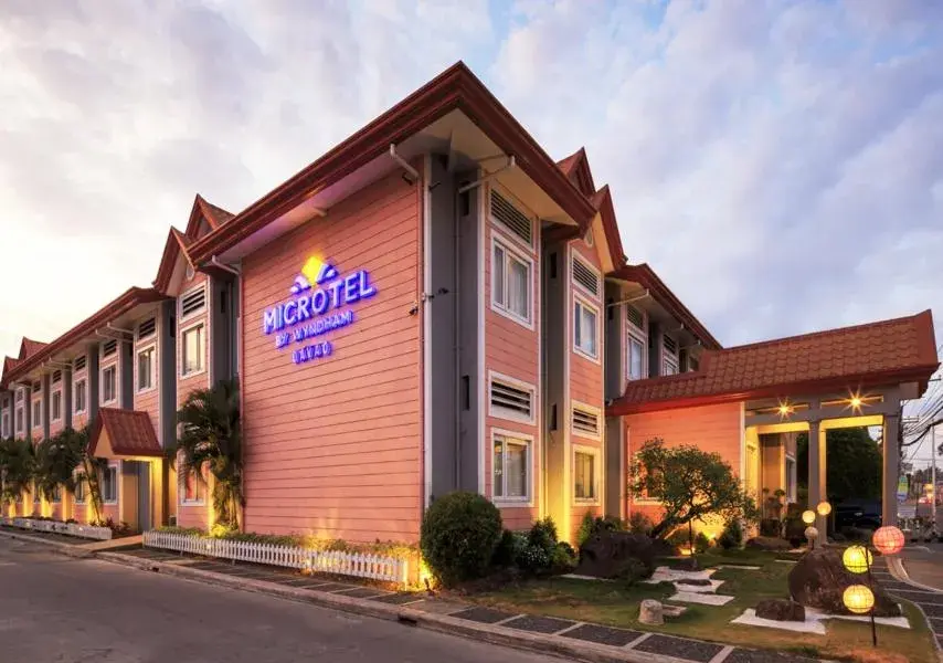 Facade/entrance in Microtel by Wyndham Davao