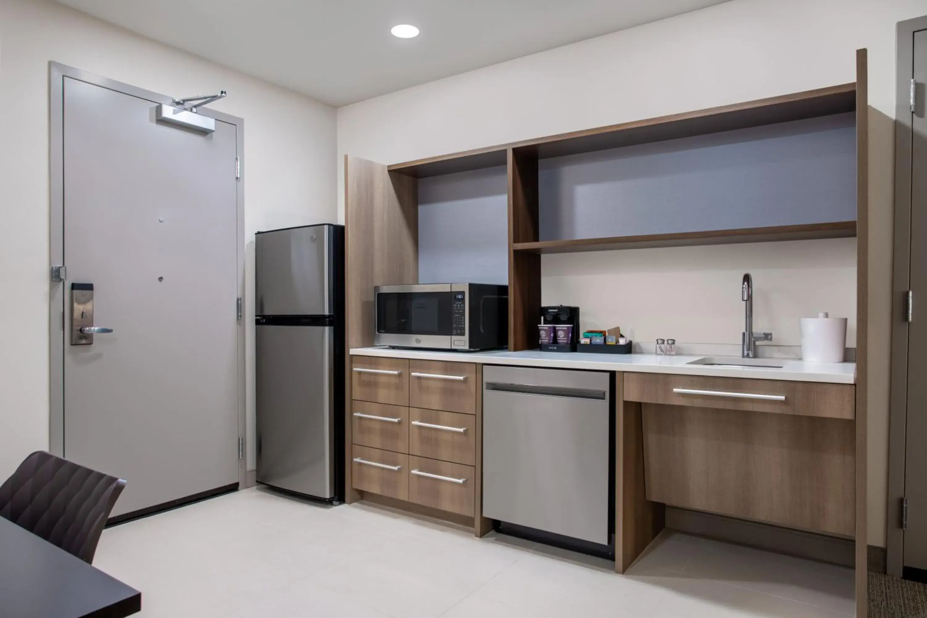 Kitchen or kitchenette, Kitchen/Kitchenette in Home2 Suites By Hilton Calhoun