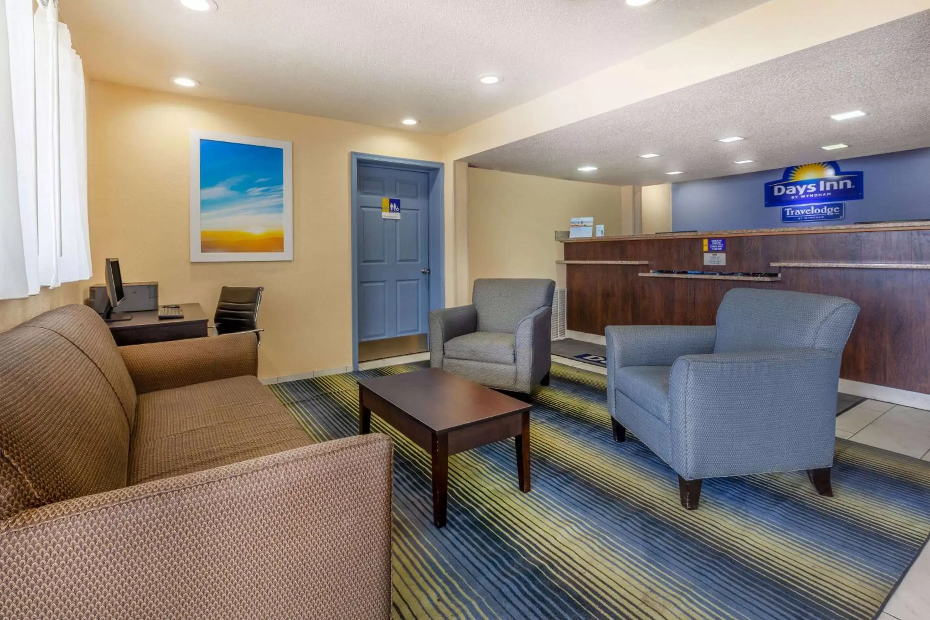 Lobby or reception, Seating Area in Days Inn by Wyndham Charles Town