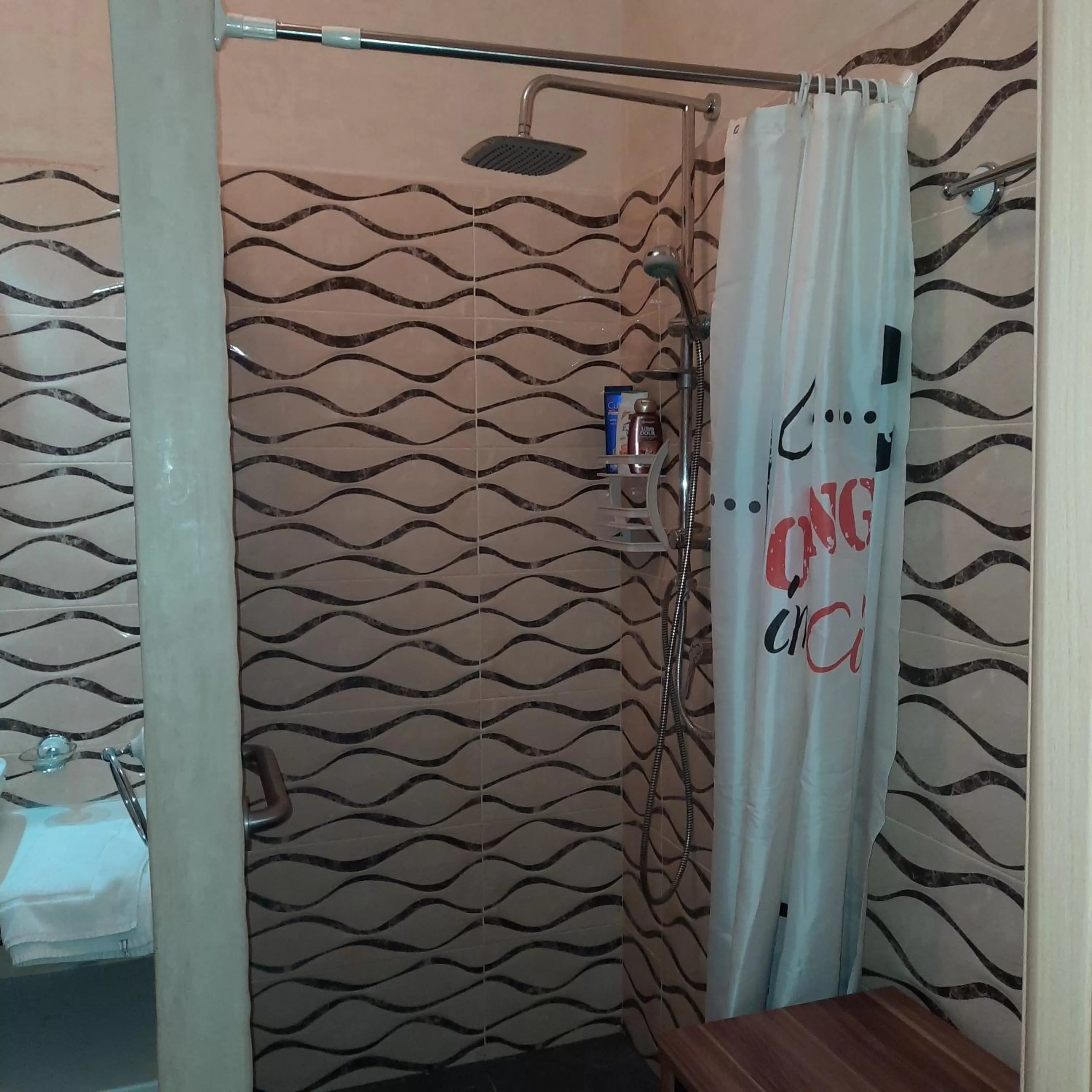 Shower, Bathroom in Résidence Habiba