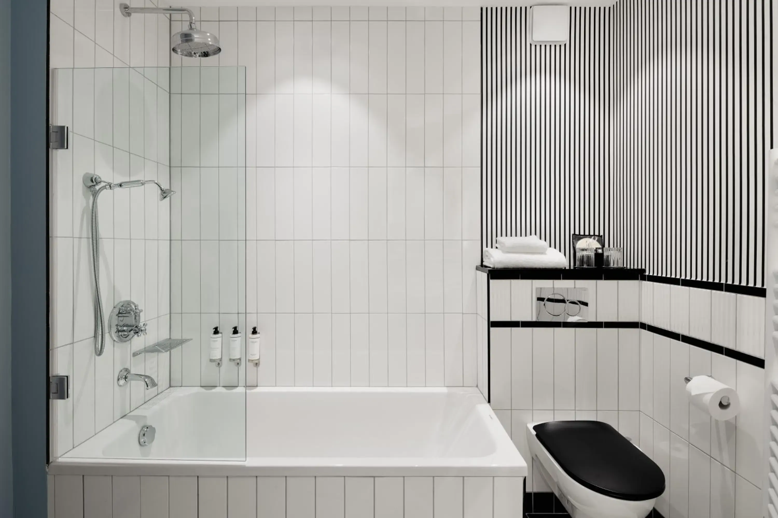 Bathroom in Le 1932 Hotel & Spa Cap d'Antibes - MGallery