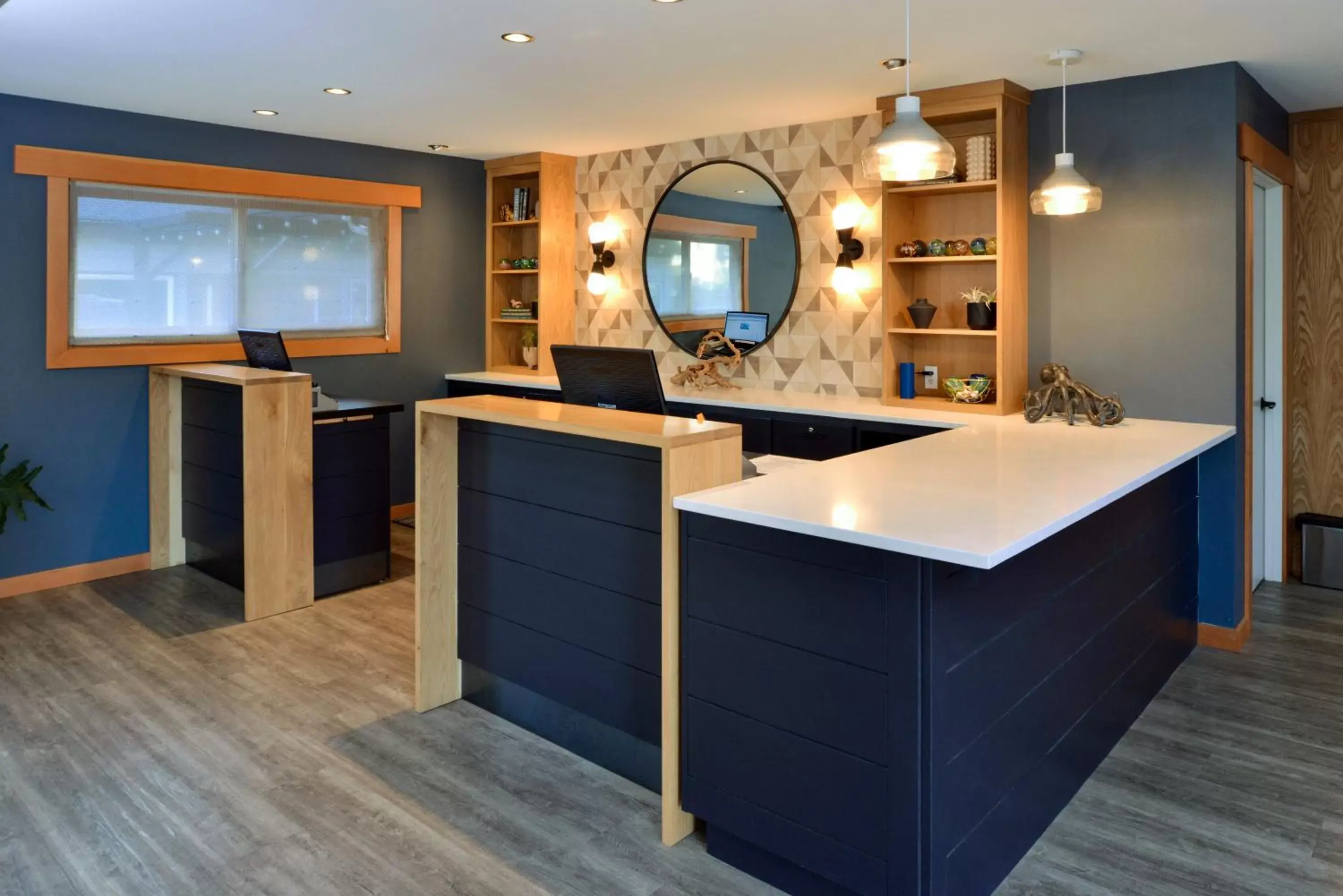 Lobby or reception, Bathroom in The Coho Oceanfront Lodge