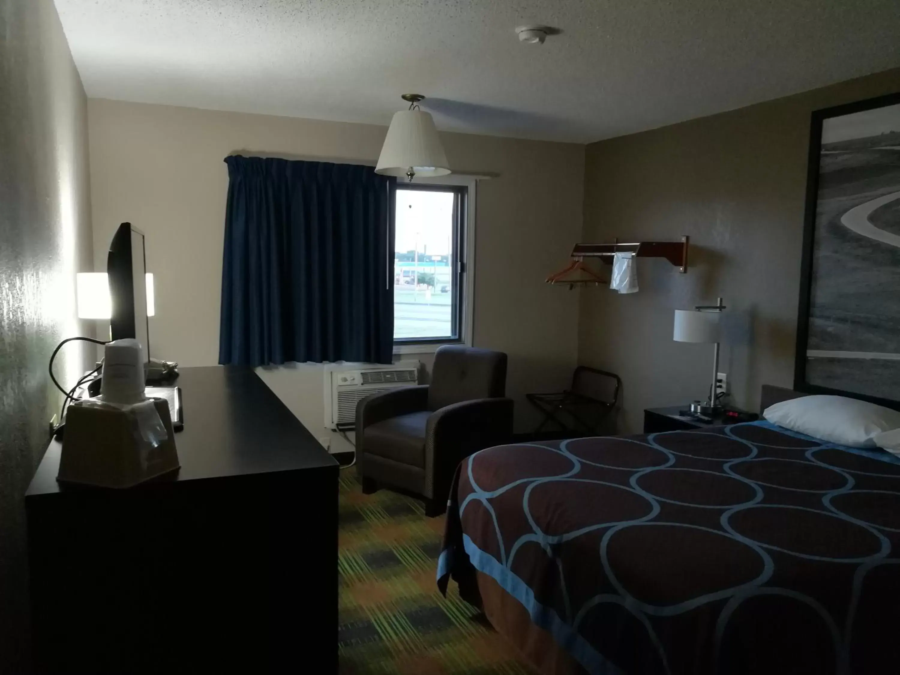 Photo of the whole room in Super 8 by Wyndham Keokuk