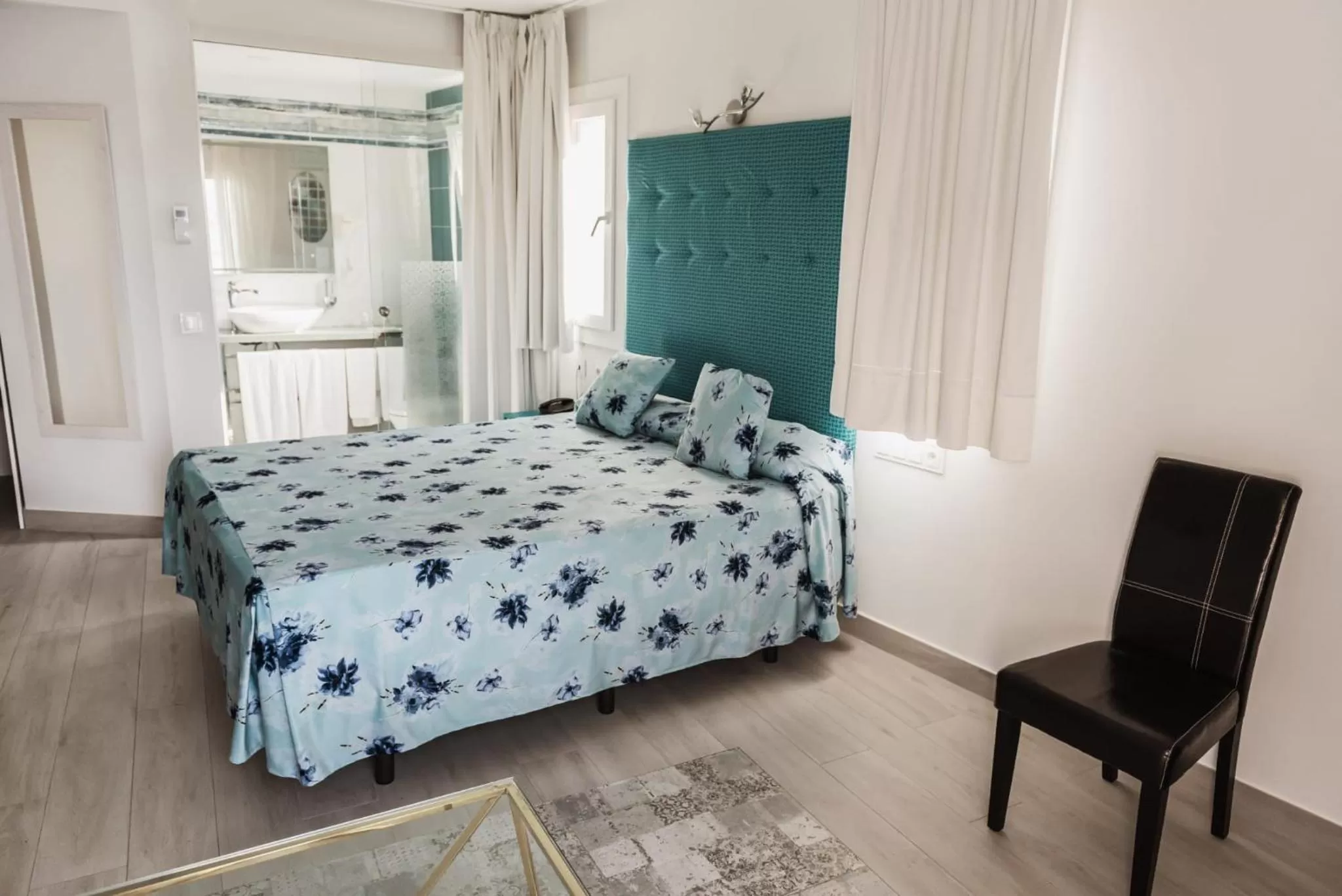 Photo of the whole room, Bed in NR Mirador del Castillo