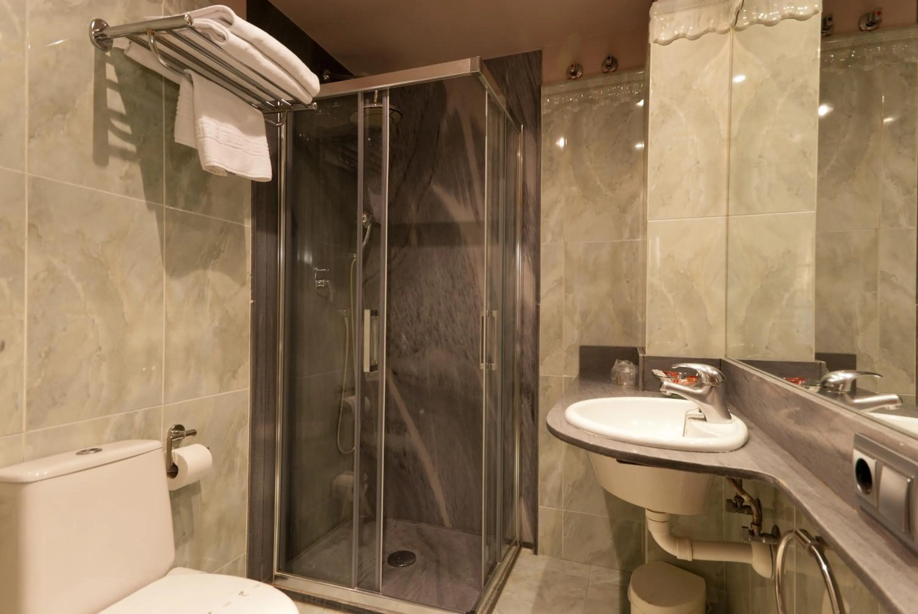 Bathroom in Hotel Vetusta