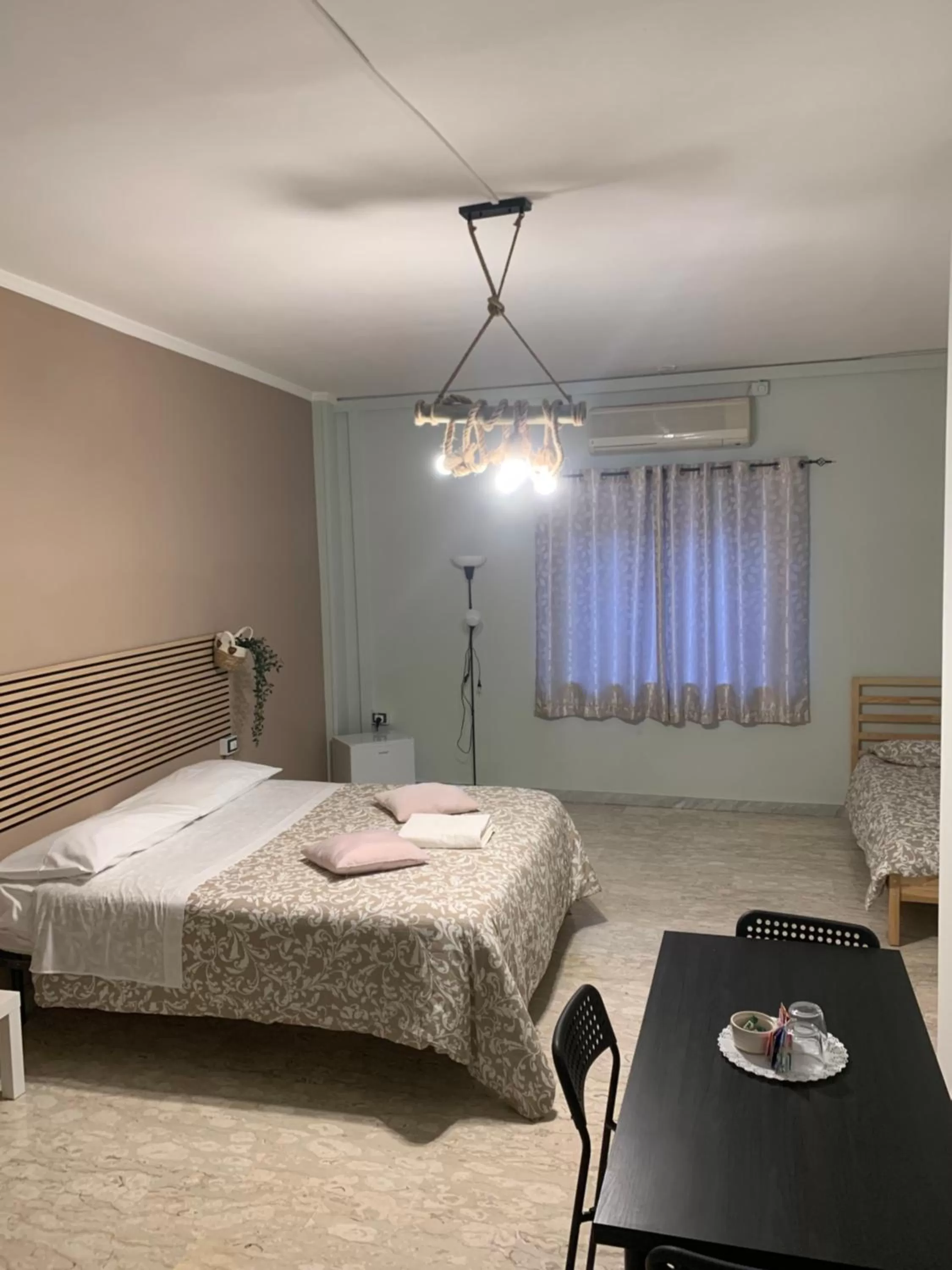 Bed in Neapolis center2