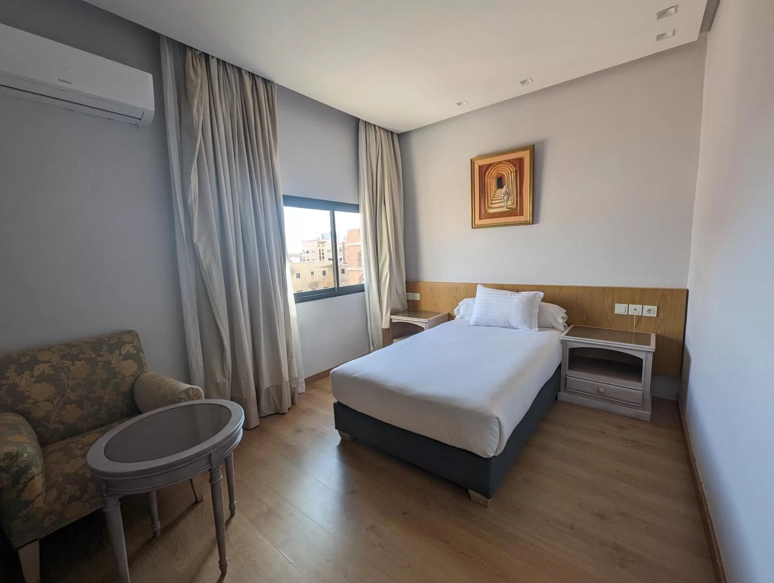 Photo of the whole room, Bed in Sahara Line Hotel