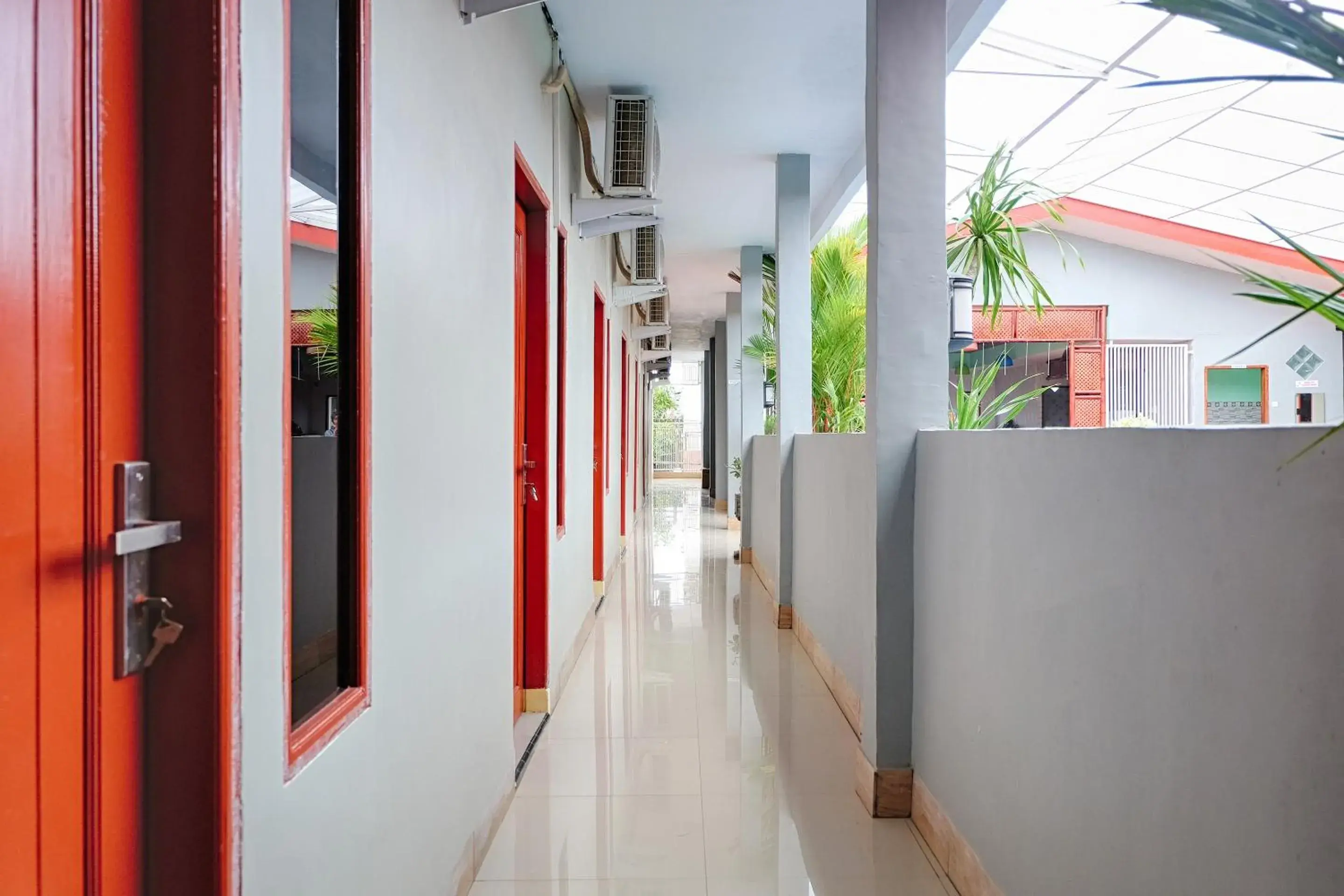 Lobby or reception, Balcony/Terrace in OYO 2595 Hotel Jinan Makassar