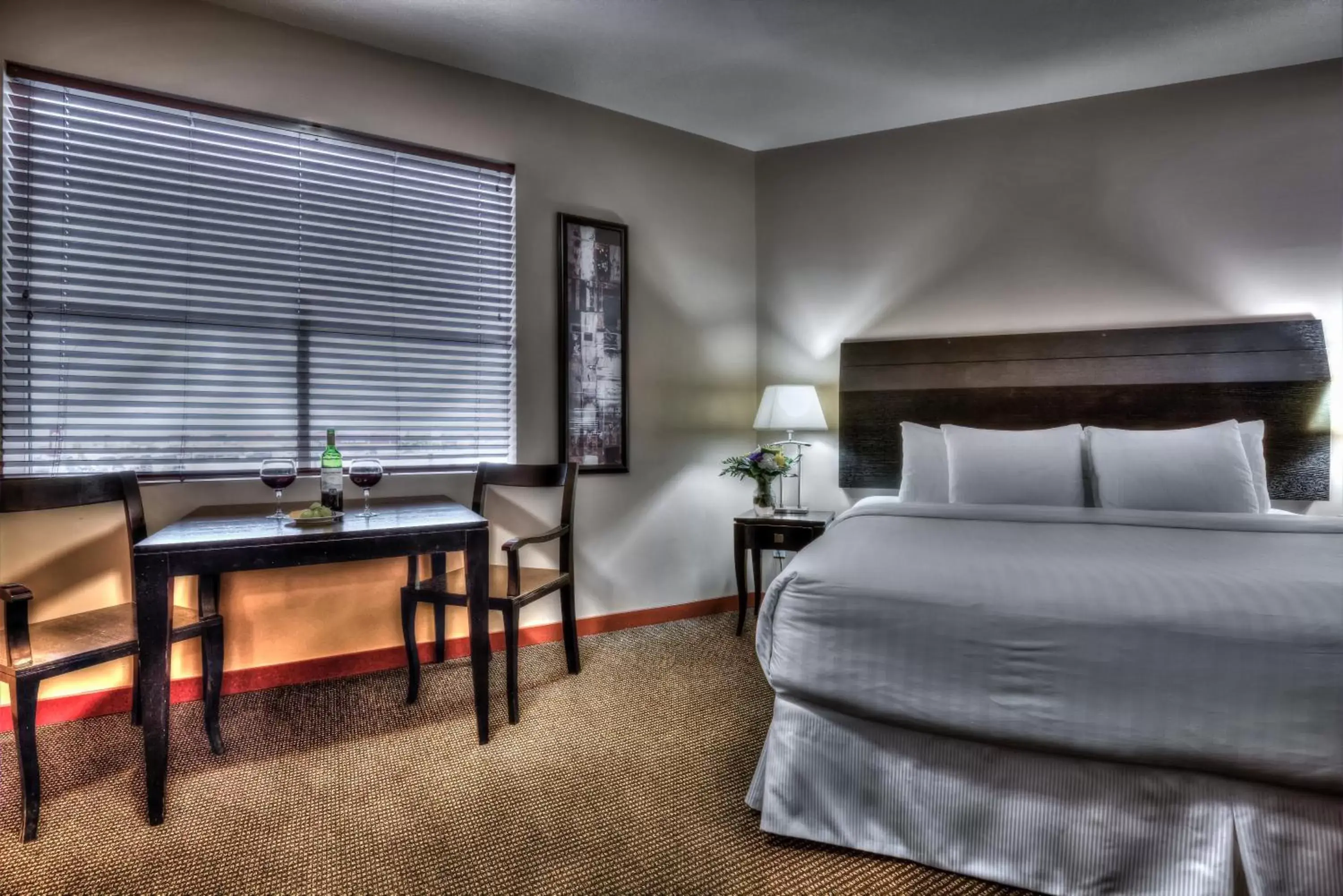 Bed in Podollan Inn & Spa - Grande Prairie