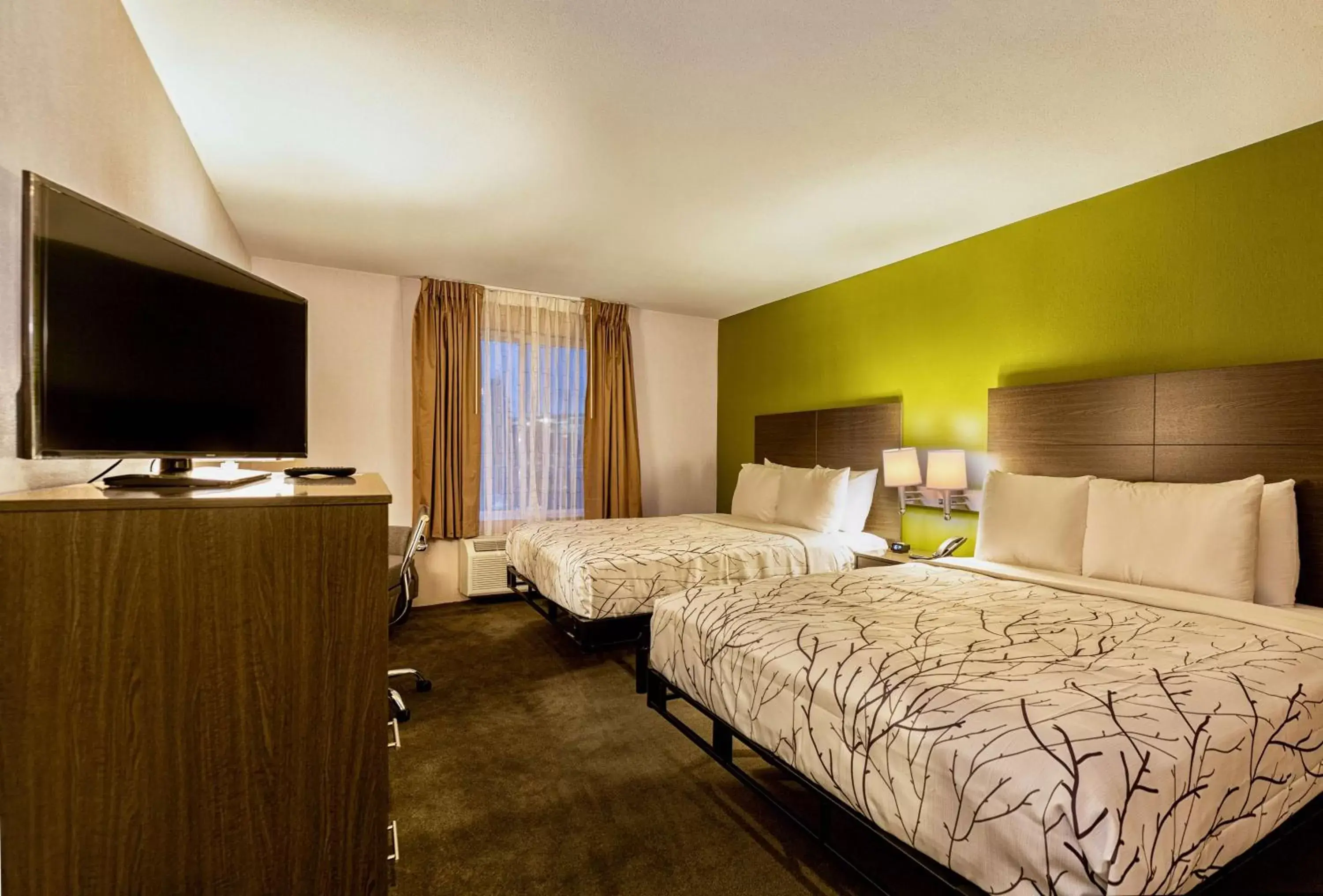 Photo of the whole room, Bed in SureStay Plus Hotel by Best Western SeaTac Airport