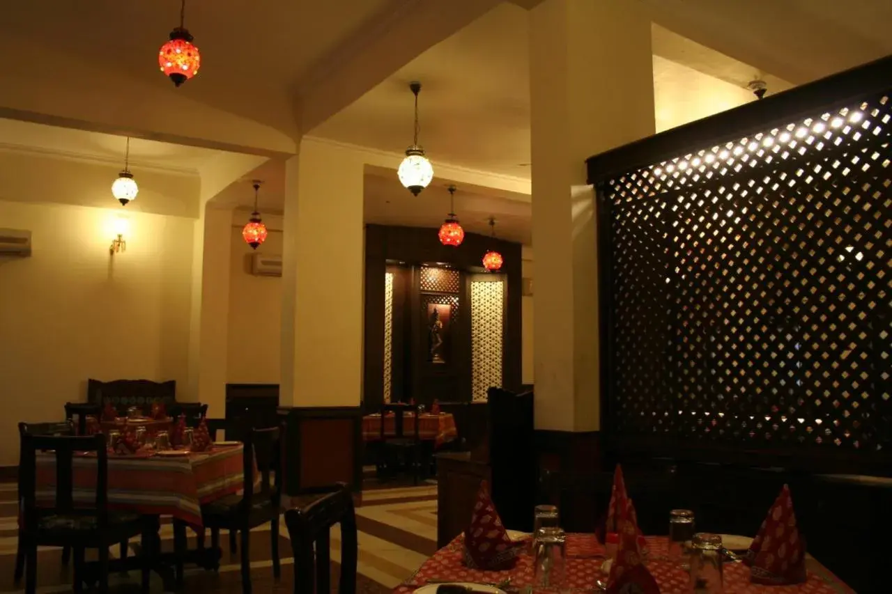 Restaurant/Places to Eat in Hotel Pratap Palace