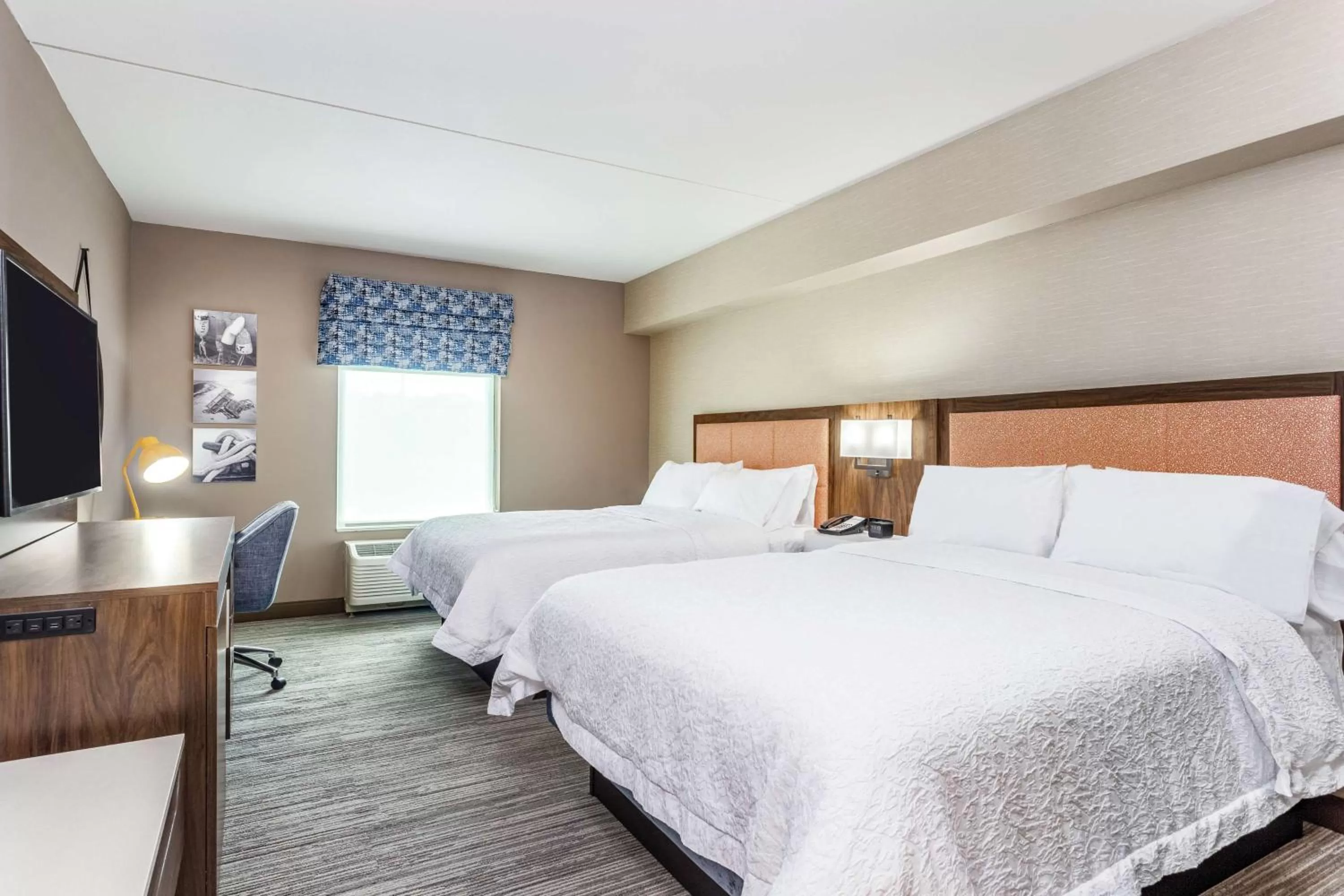 Bedroom, Bed in Hampton Inn & Suites Kittery-Portsmouth
