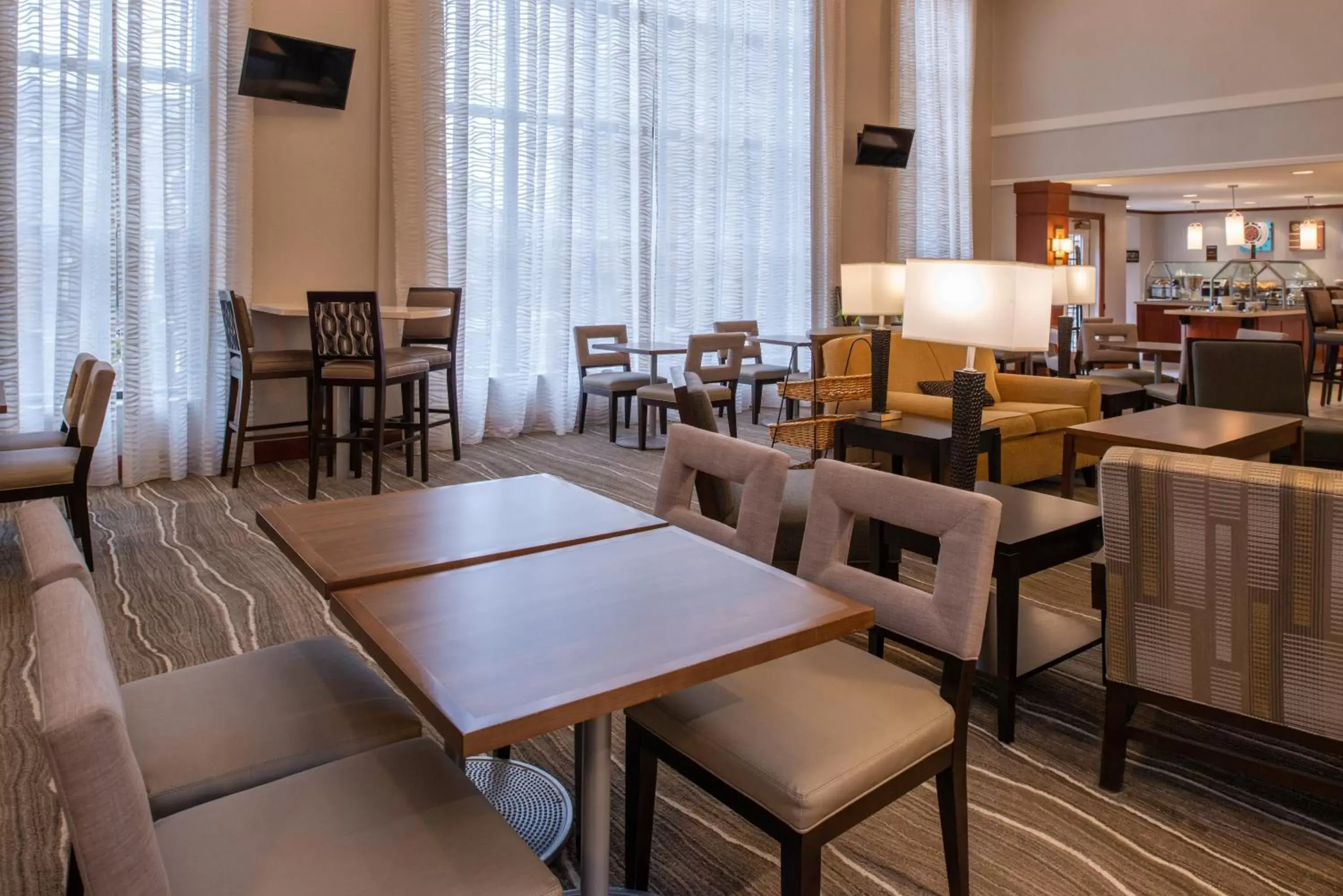 Restaurant/Places to Eat in Staybridge Suites Indianapolis-Fishers, an IHG Hotel