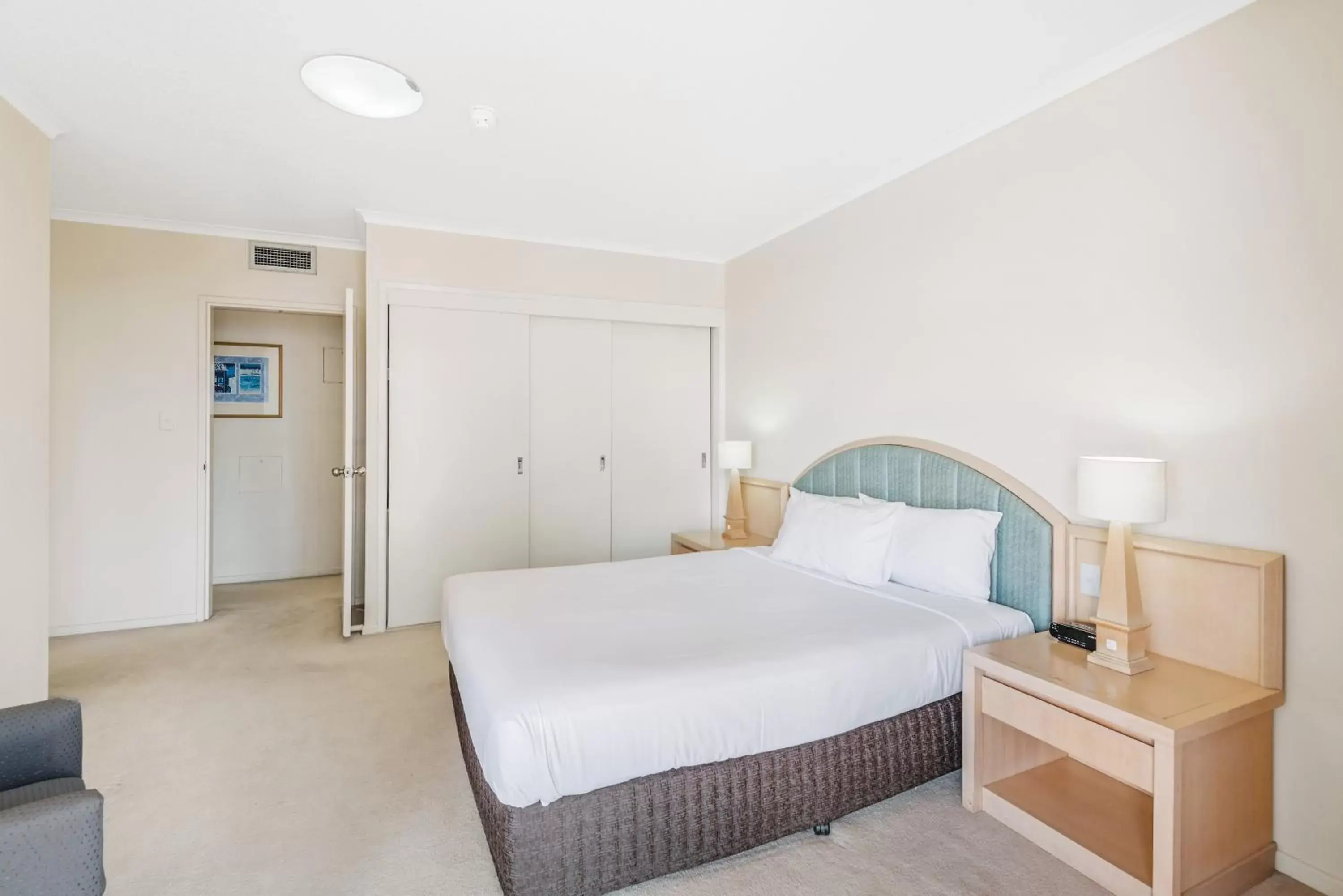 Bedroom, Bed in Central Dockside Apartment Hotel