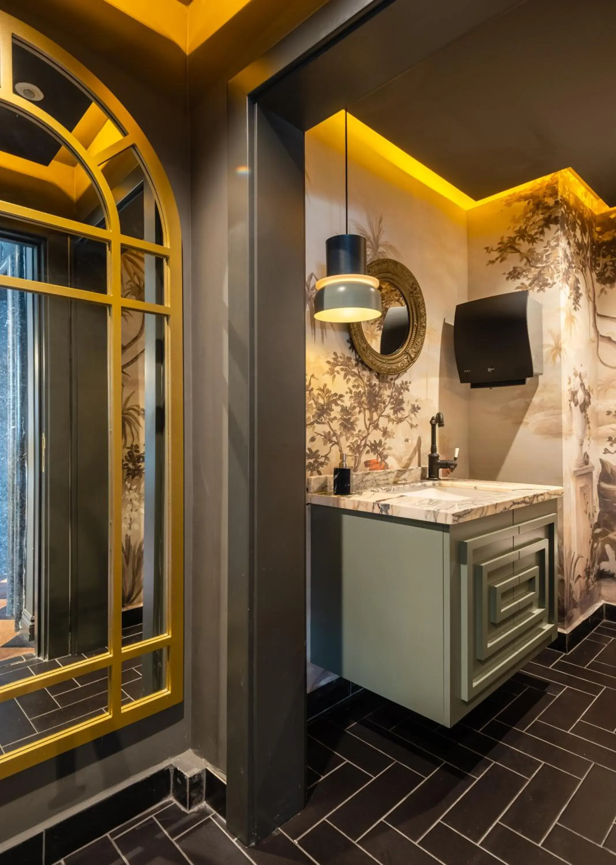 Property building, Bathroom in Hotel Yigitalp Istanbul