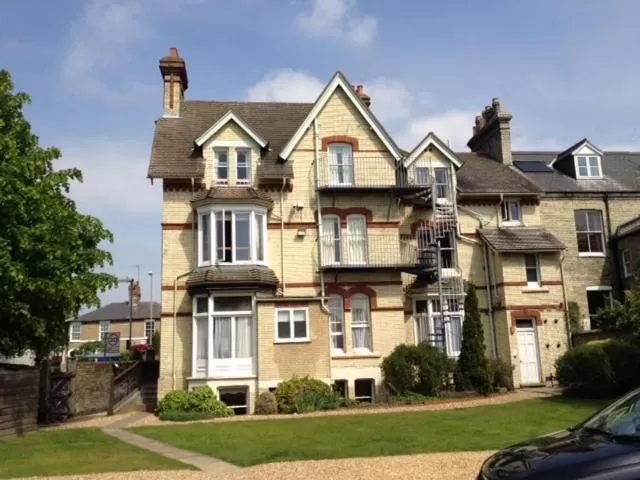 Facade/entrance in Ashley Hotel
