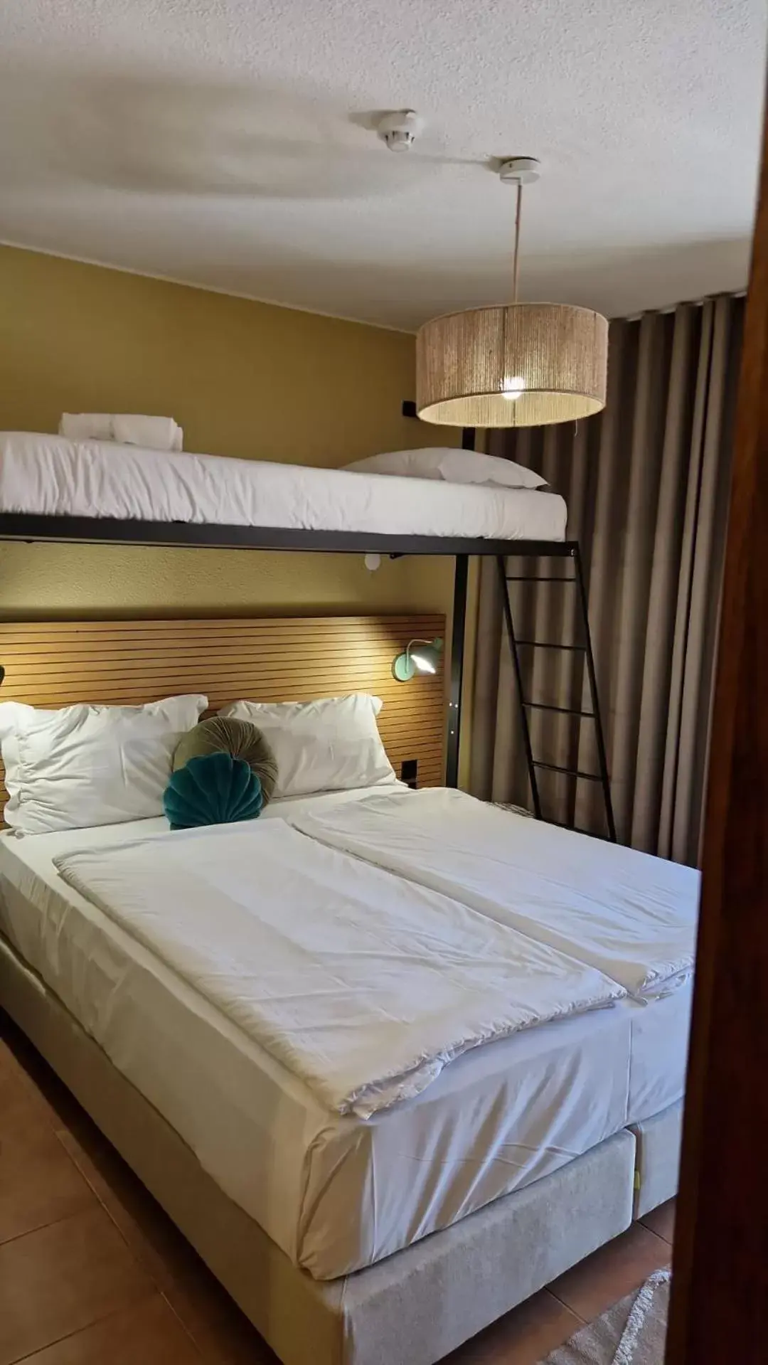 Bed, Bunk Bed in WOT Sintra Ocean