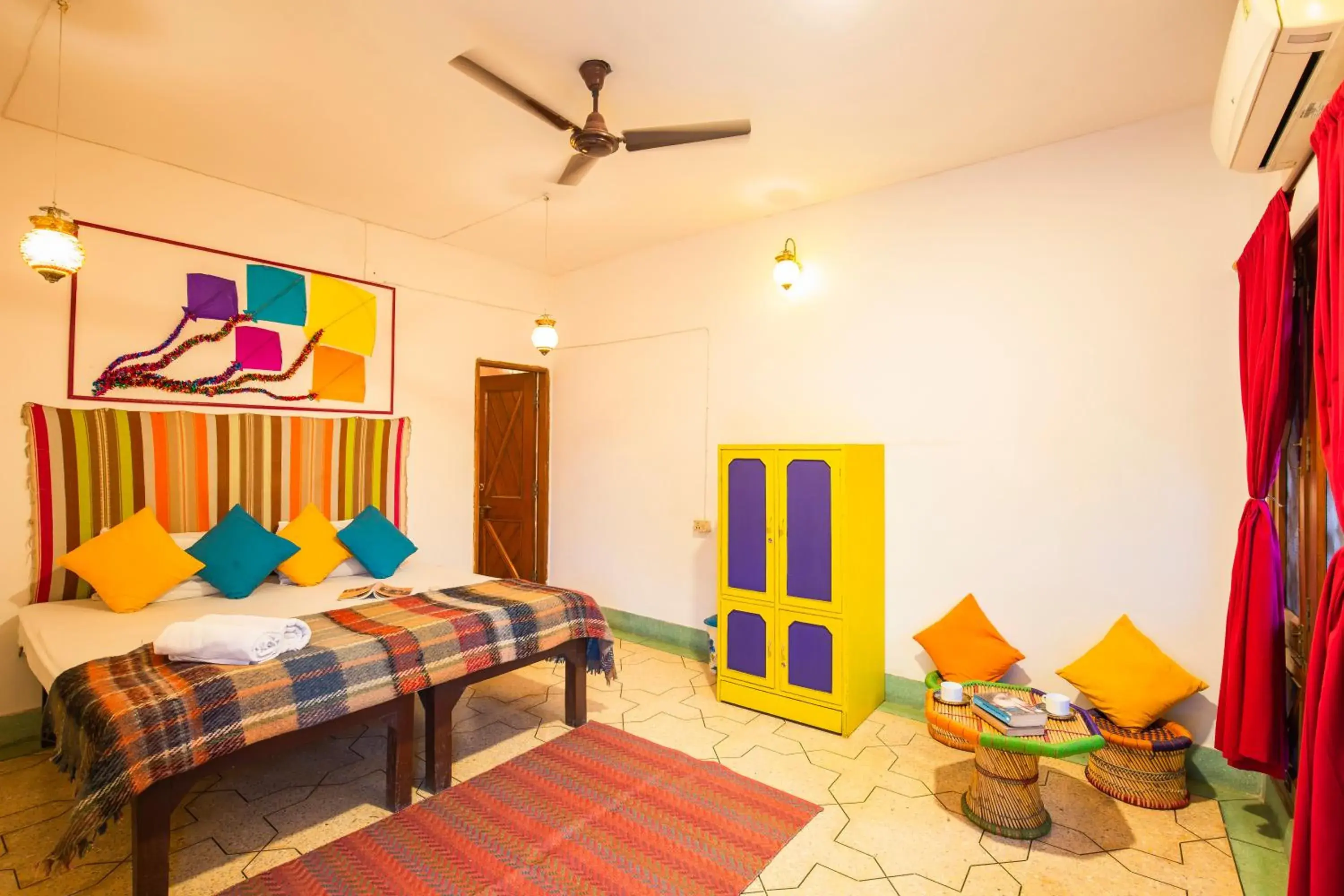 Bed in goSTOPS Varanasi - Rooms & Dorms