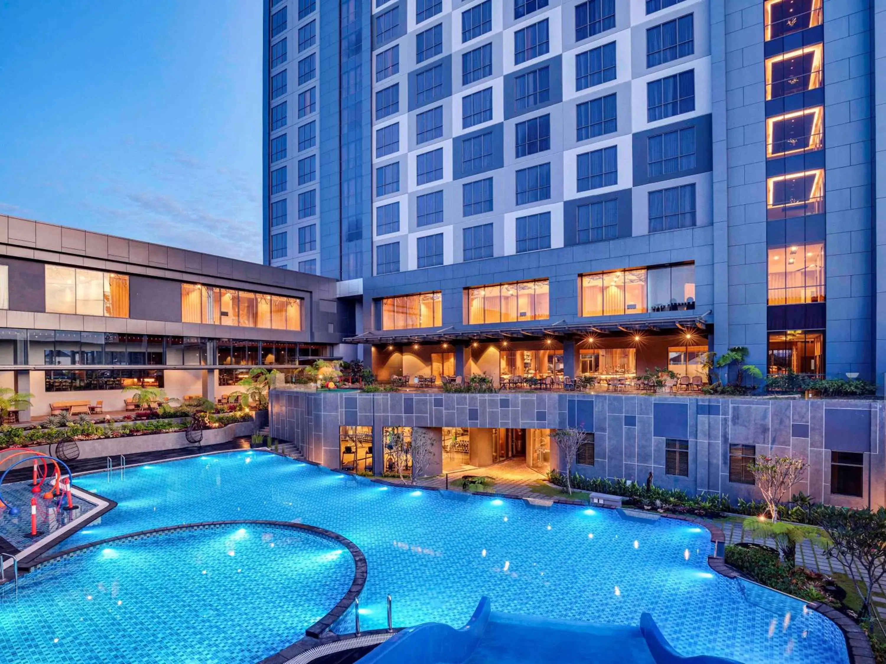 Pool view, Swimming Pool in Grand Mercure Malang