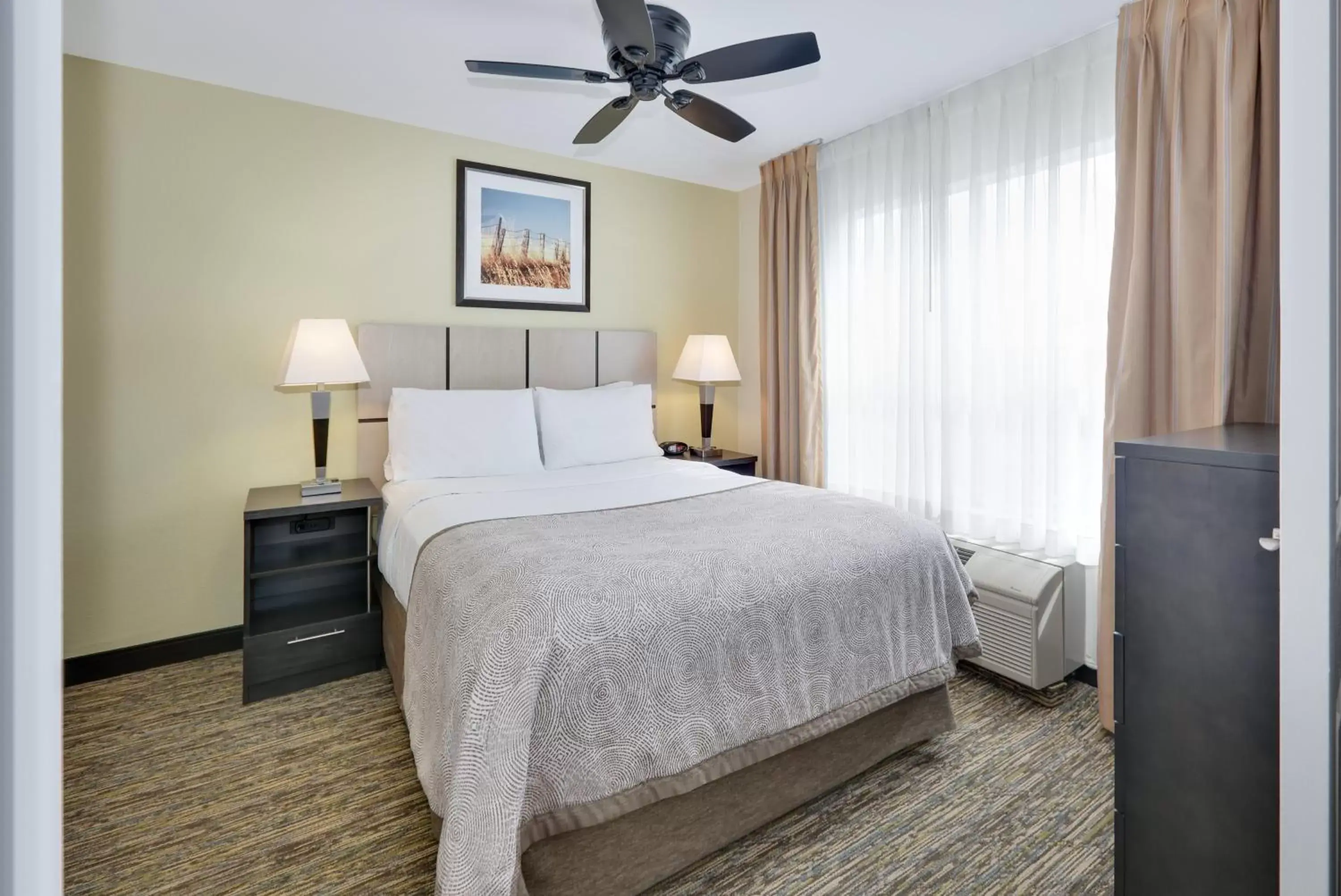 Photo of the whole room, Bed in Candlewood Suites Dallas Market Center-Love Field, an IHG Hotel