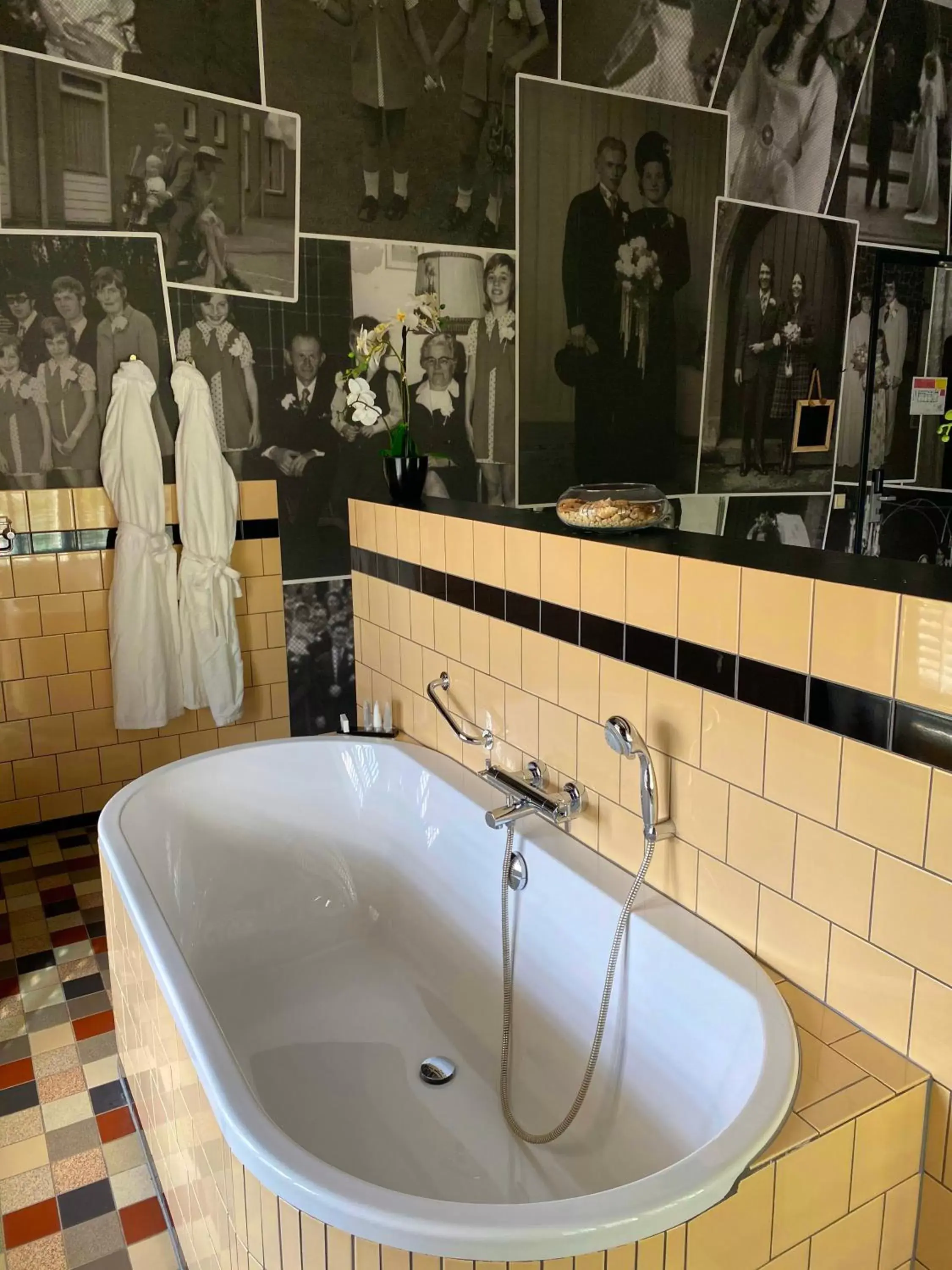 Shower, Bathroom in Hotel Nijver