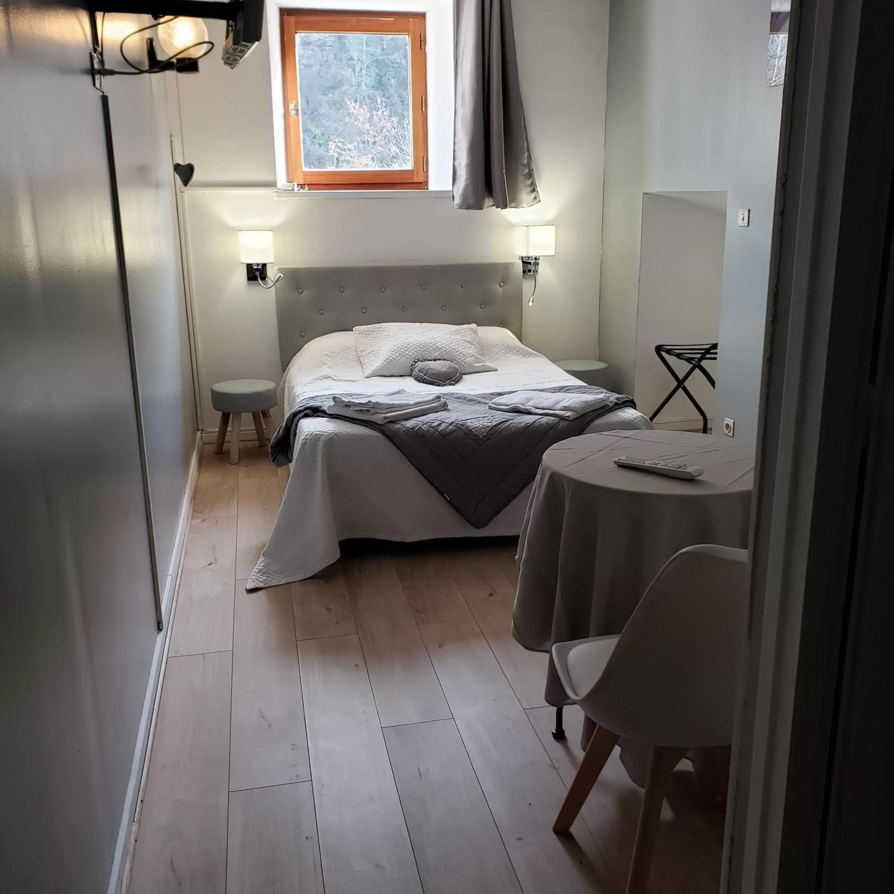 Photo of the whole room, Bed in Le Moulin D'onclaire Camping et chambres d'hôtes