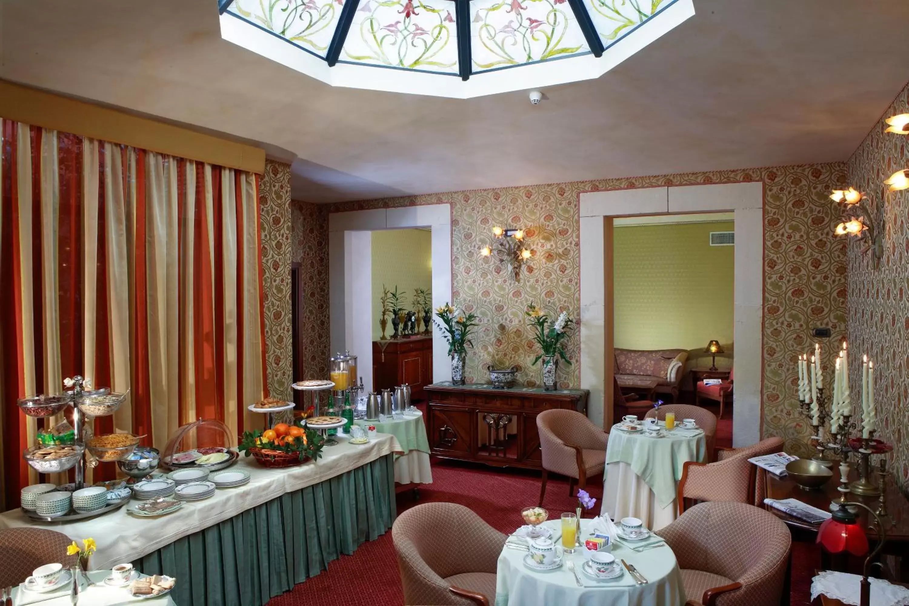 Restaurant/places to eat in Liberty Hotel Restaurant/places to eat in Liberty Hotel