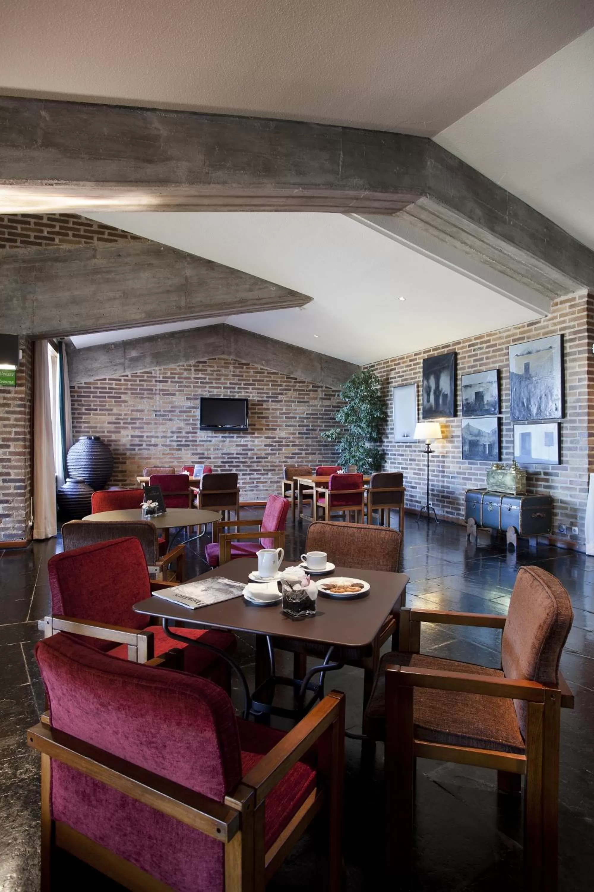 Lounge or bar in Parador de Segovia