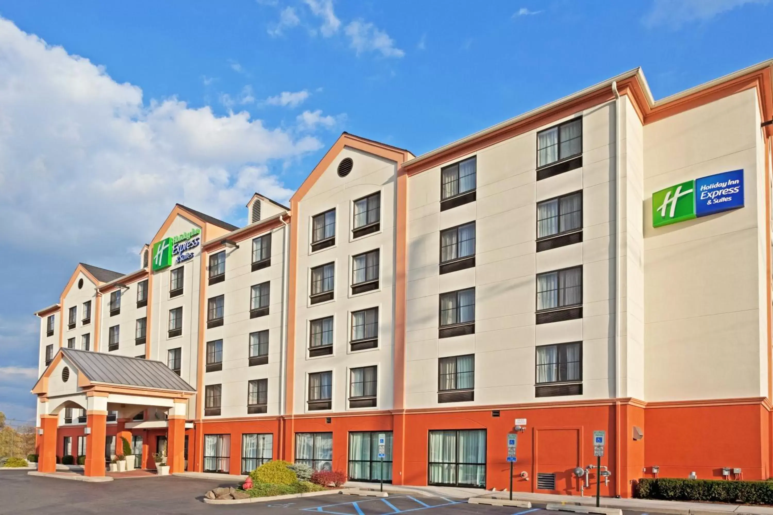 Property Building in Holiday Inn Express Hotel & Suites Meadowlands Area, an IHG Hotel