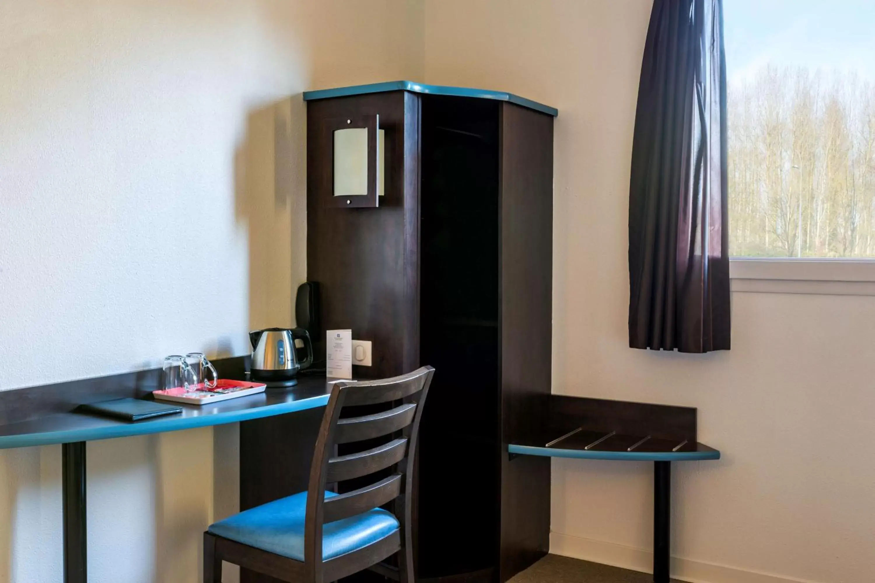 Coffee/tea facilities, TV/Entertainment Center in Sure Hotel by Best Western Saint-Amand-Les-Eaux