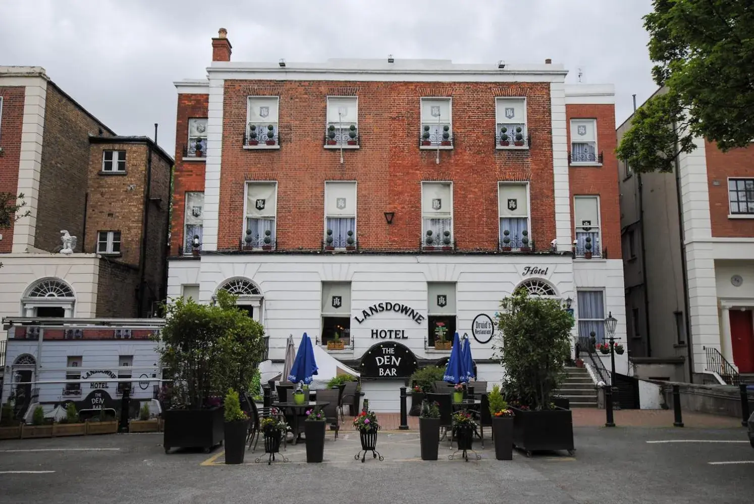 Property Building in The Lansdowne Hotel