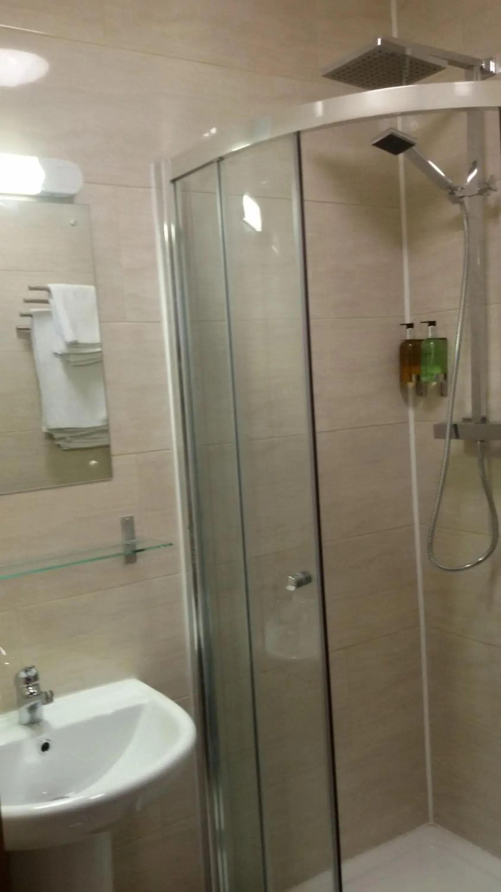 Bathroom in Adelphi Hotel