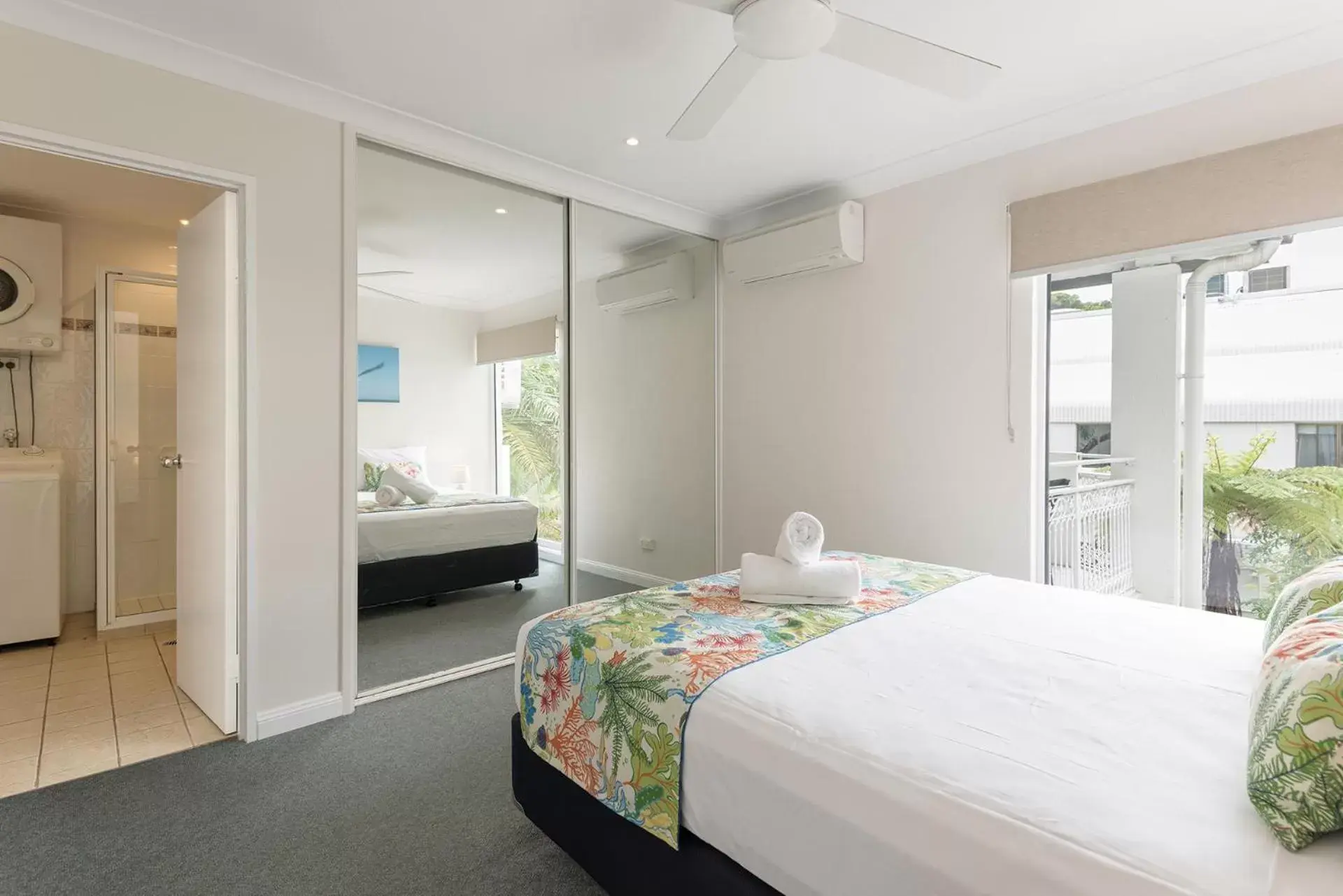 Bathroom, Bed in Garrick House