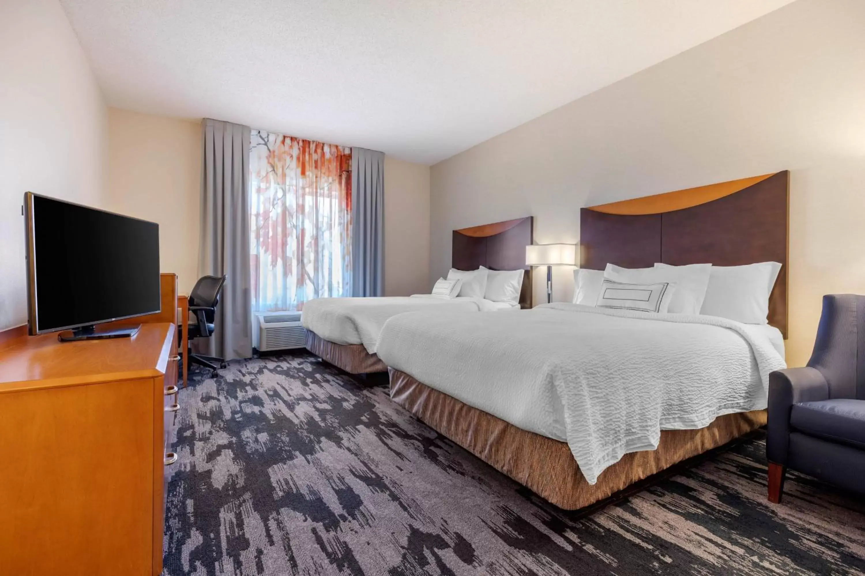 Photo of the whole room, Bed in Fairfield Inn & Suites by Marriott Rockford