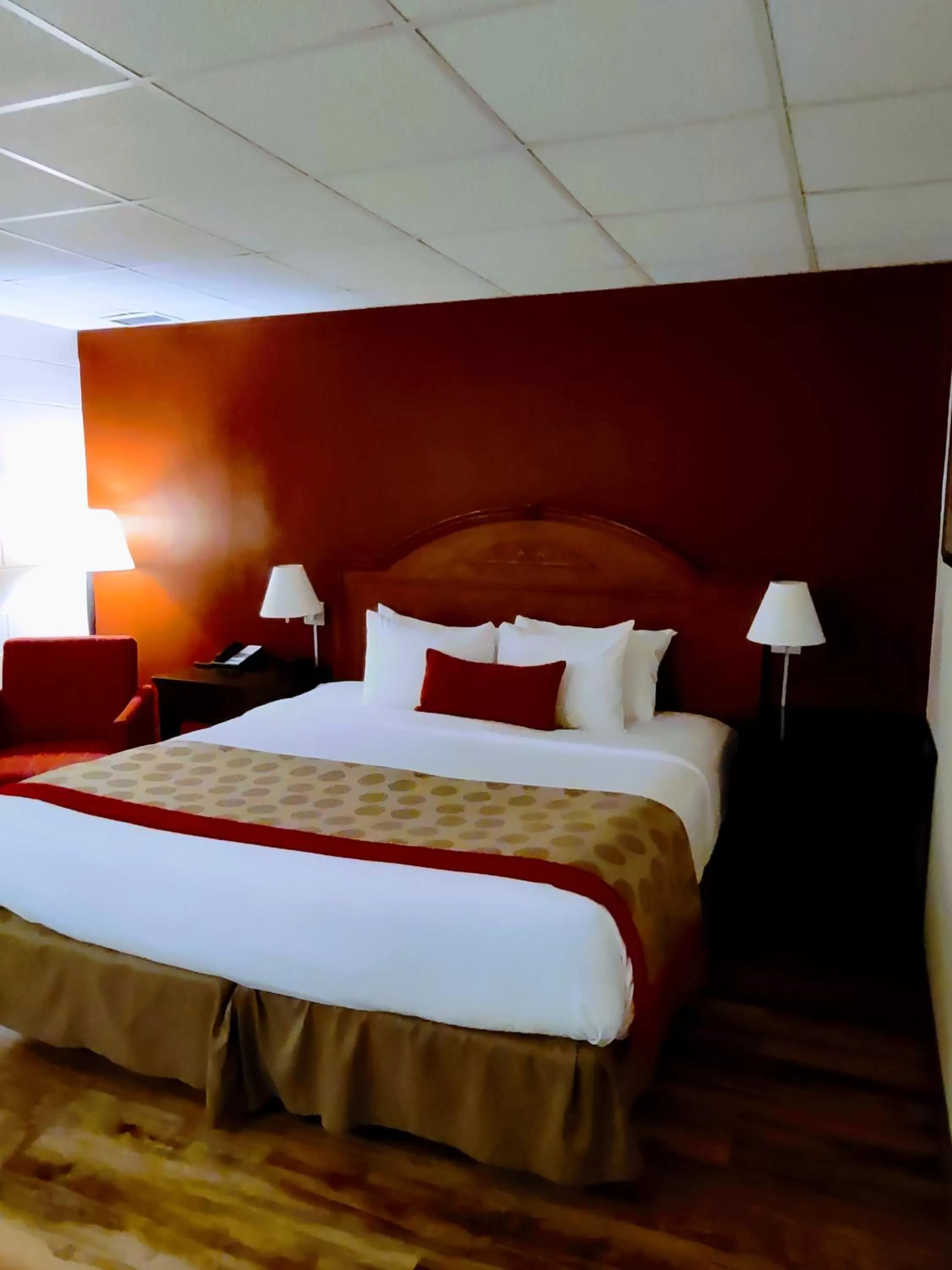 Bedroom, Bed in Ramada by Wyndham Albert Lea