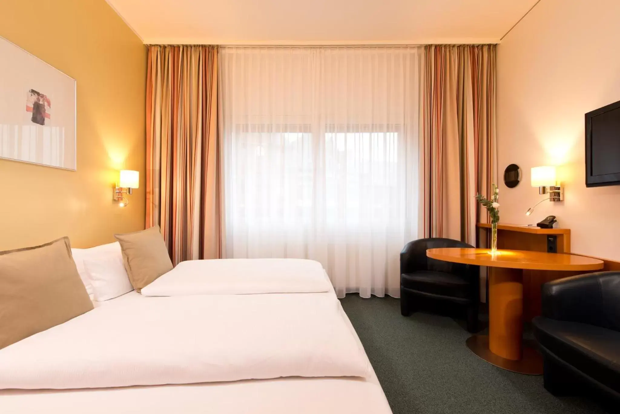 Bedroom, Bed in Hotel am Borsigturm