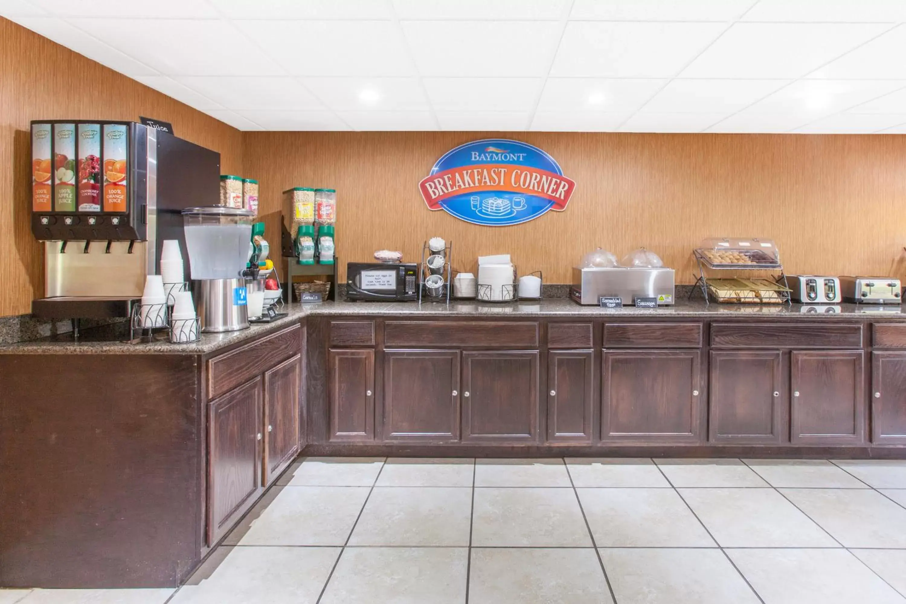 Communal kitchen, Restaurant/Places to Eat in Baymont by Wyndham Branson - On the Strip