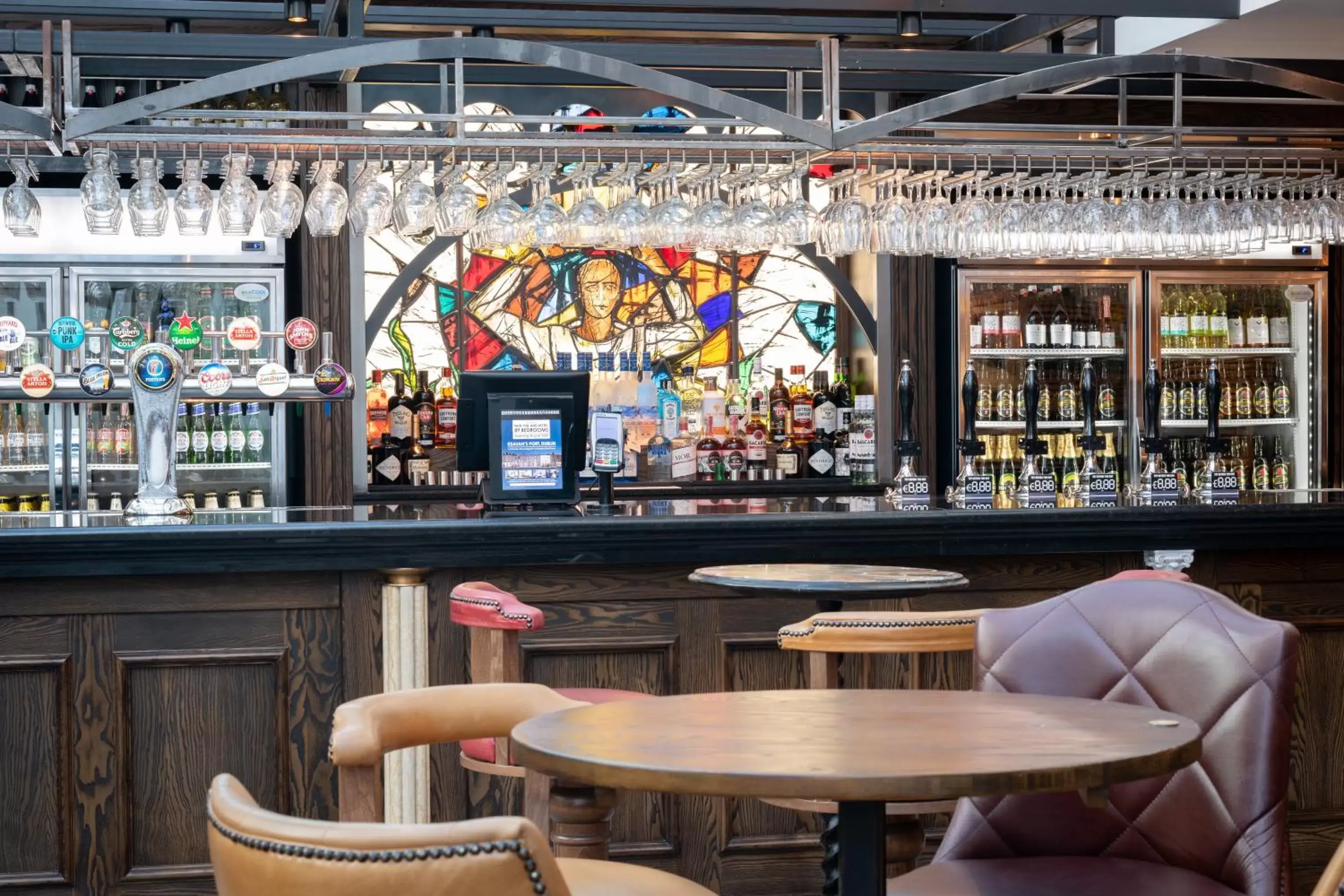 Food and drinks, Lounge/Bar in Keavan's Port Hotel , Dublin