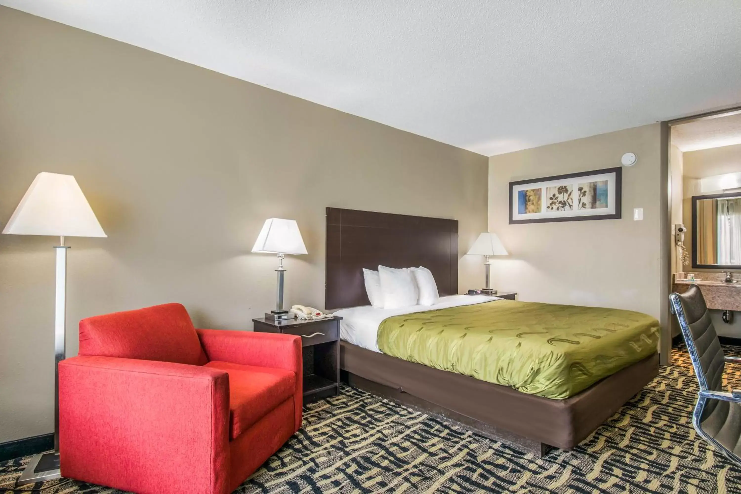 Photo of the whole room, Bed in Quality Inn & Suites York